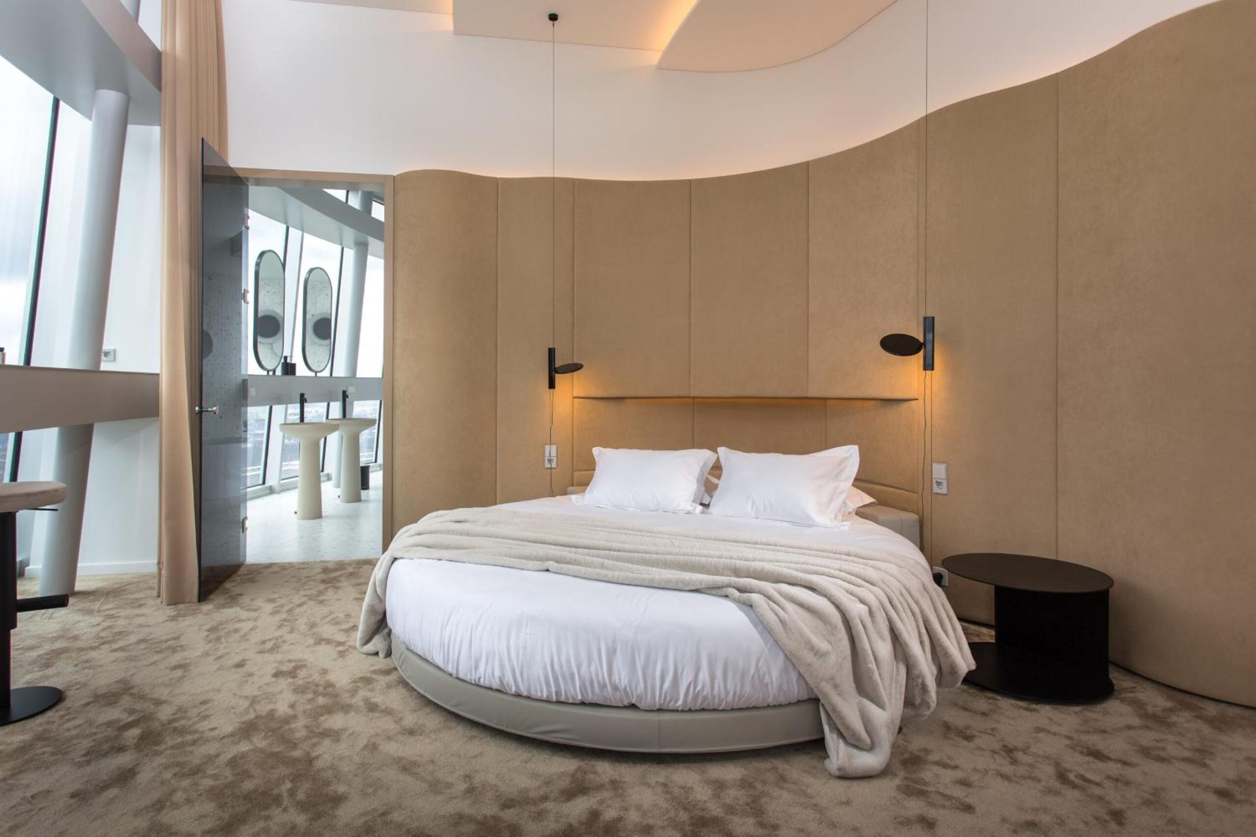 Deluxe Queen Room with Two Queen Beds photo 3