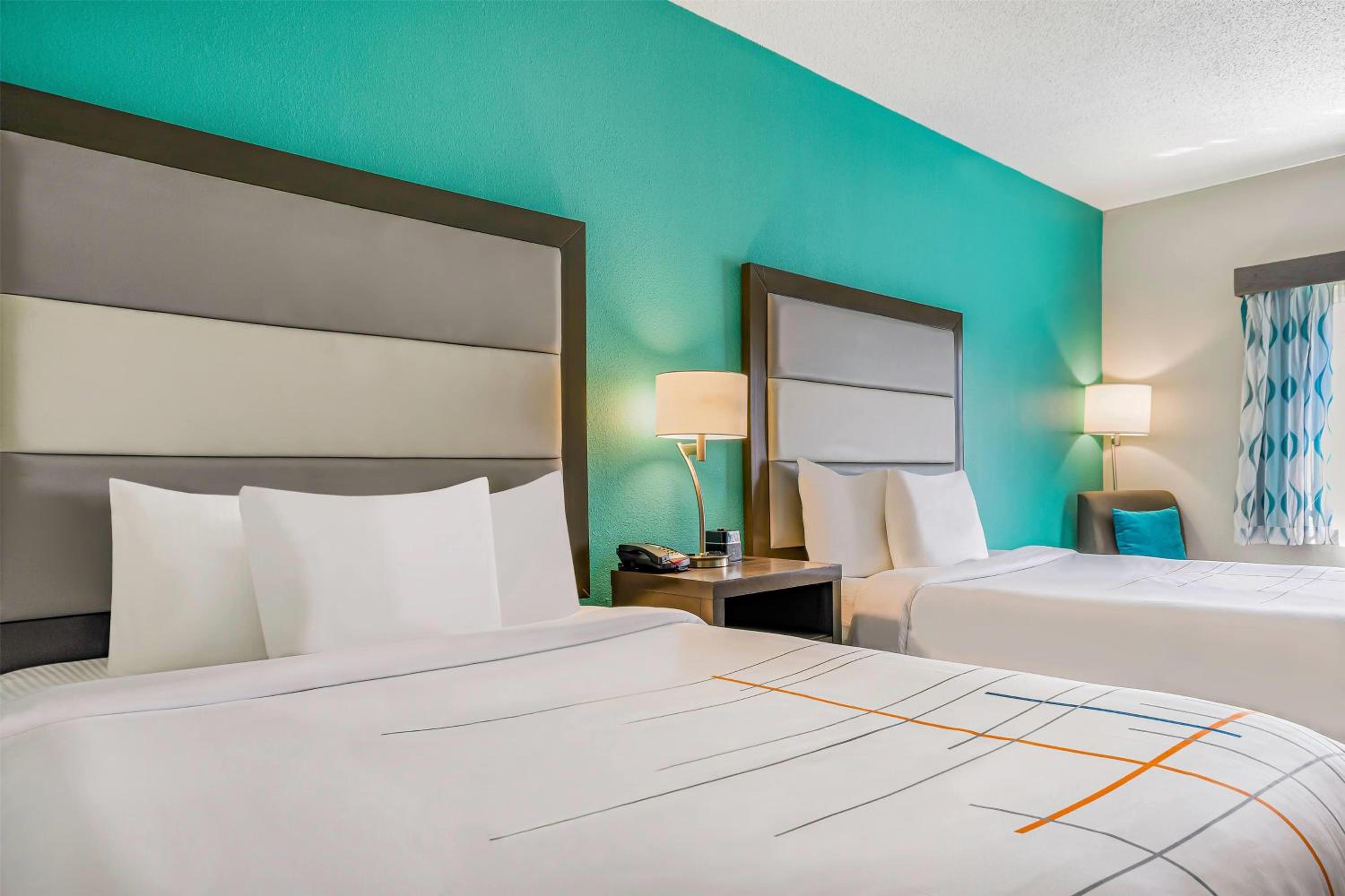 Queen Room with Two Queen Beds - Mobility/Hearing Accessible - Non-Smoking - Photo 3