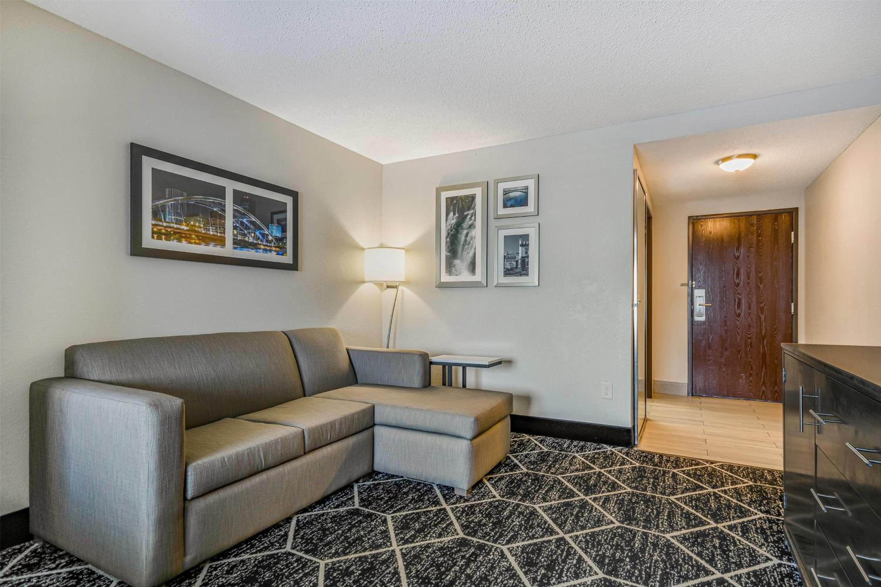 King Studio Suite - Non-Smoking - Photo 3