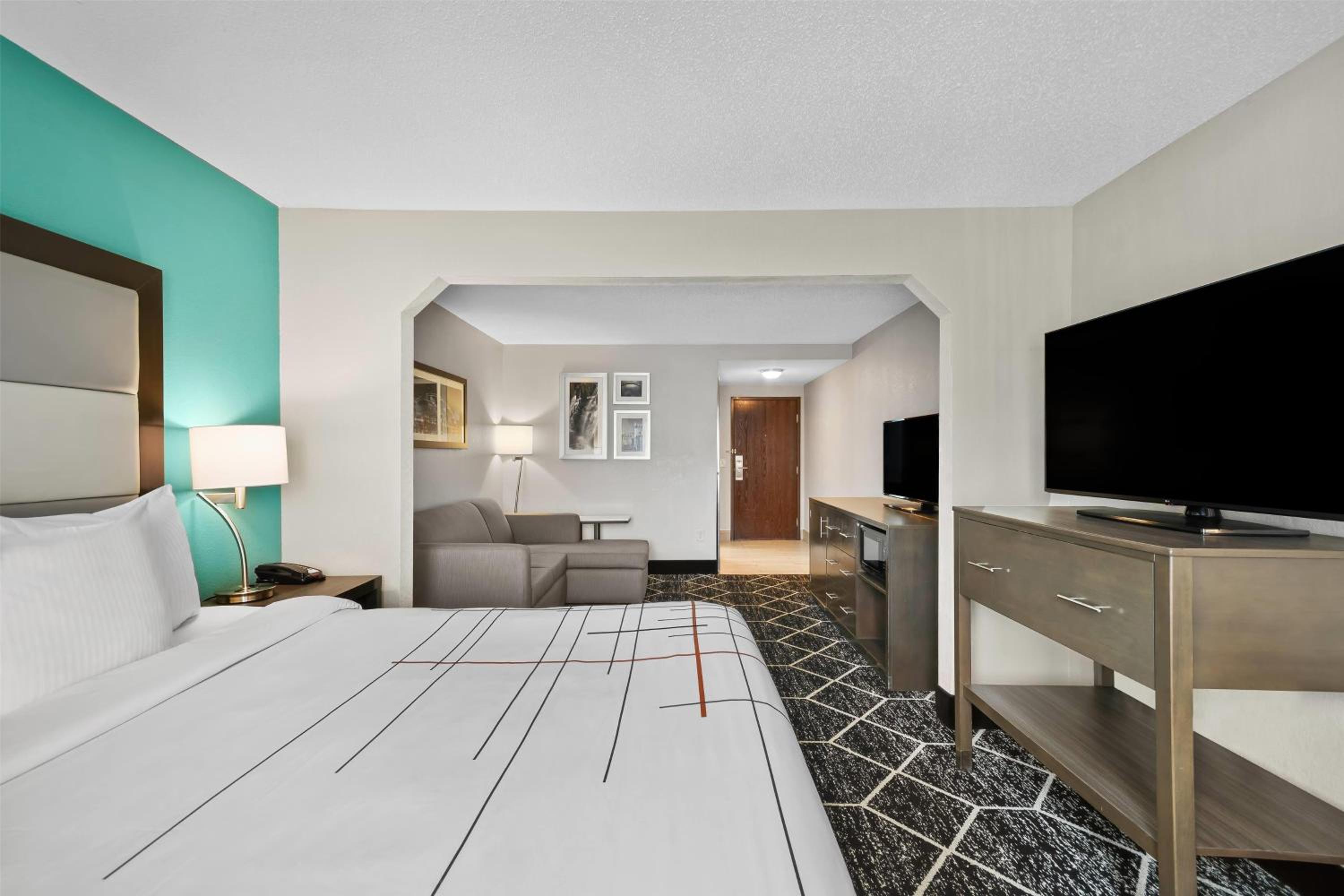 King Studio Suite - Non-Smoking - Photo 5