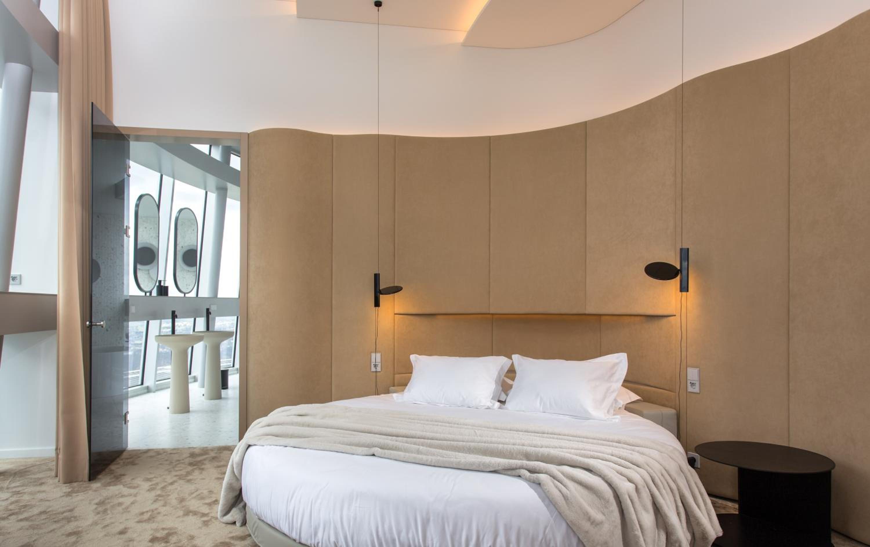 Deluxe Queen Room with Two Queen Beds photo 2