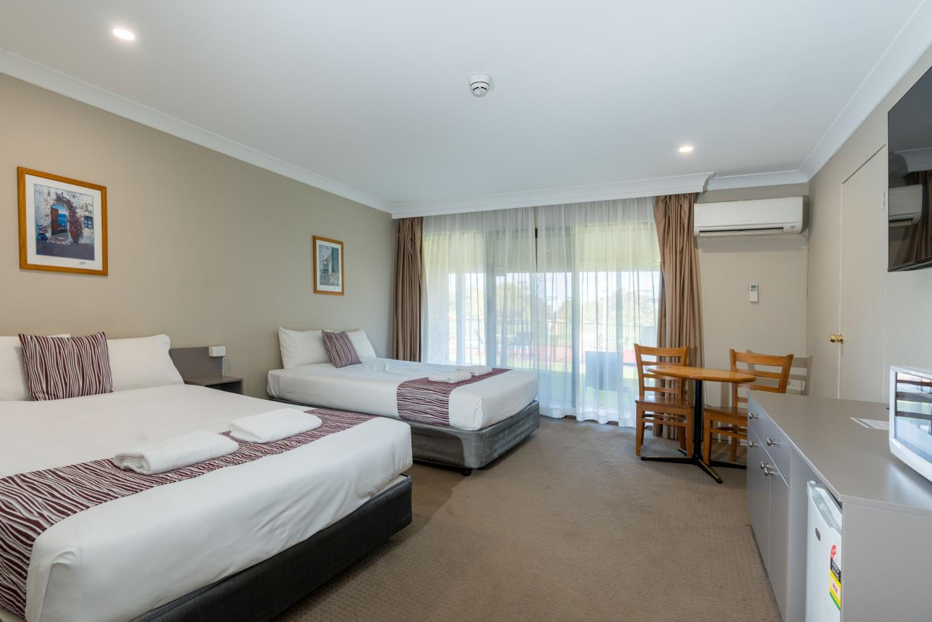 Standard Twin Room photo 2