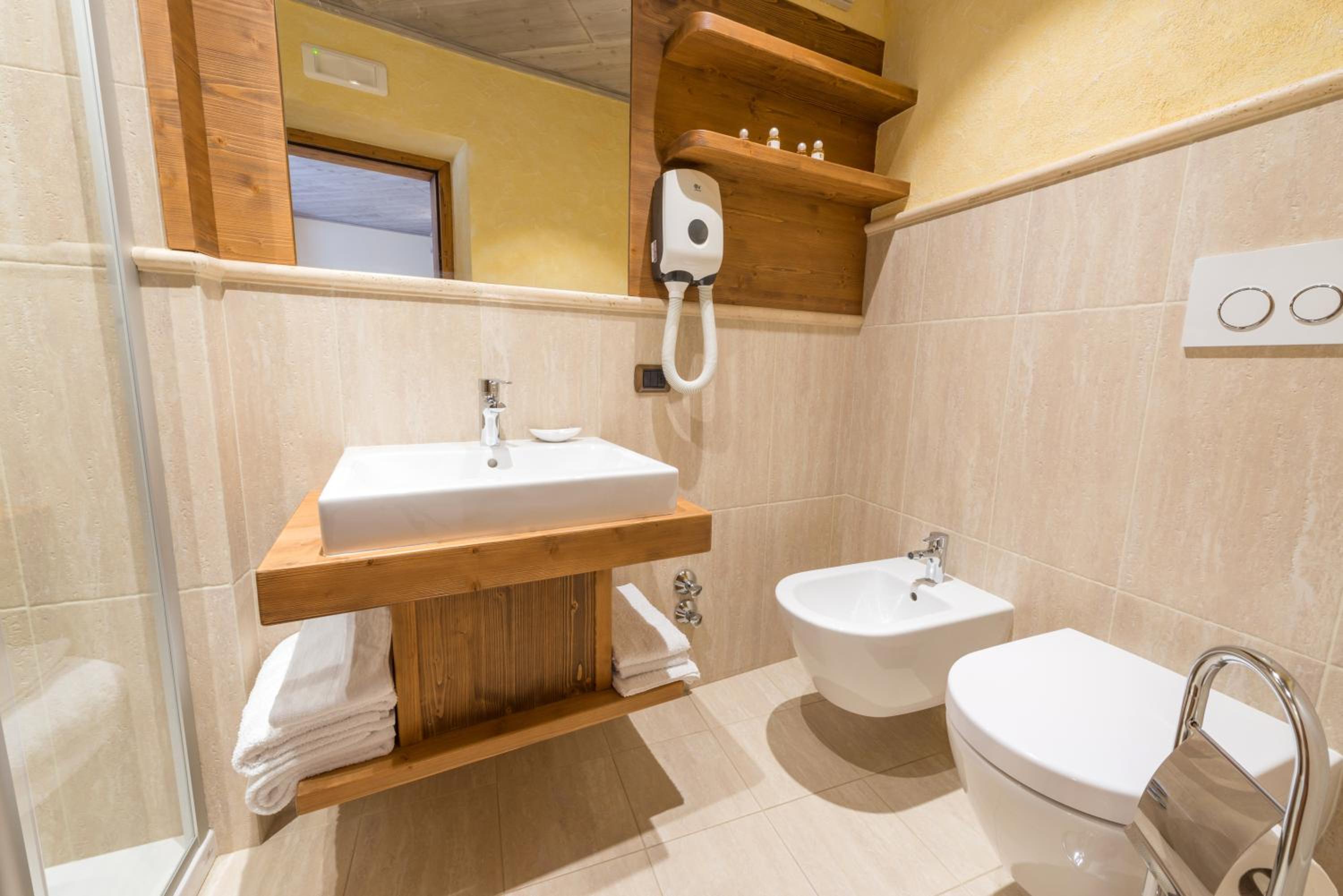 Double or Twin Room with Bathroom - Photo 12