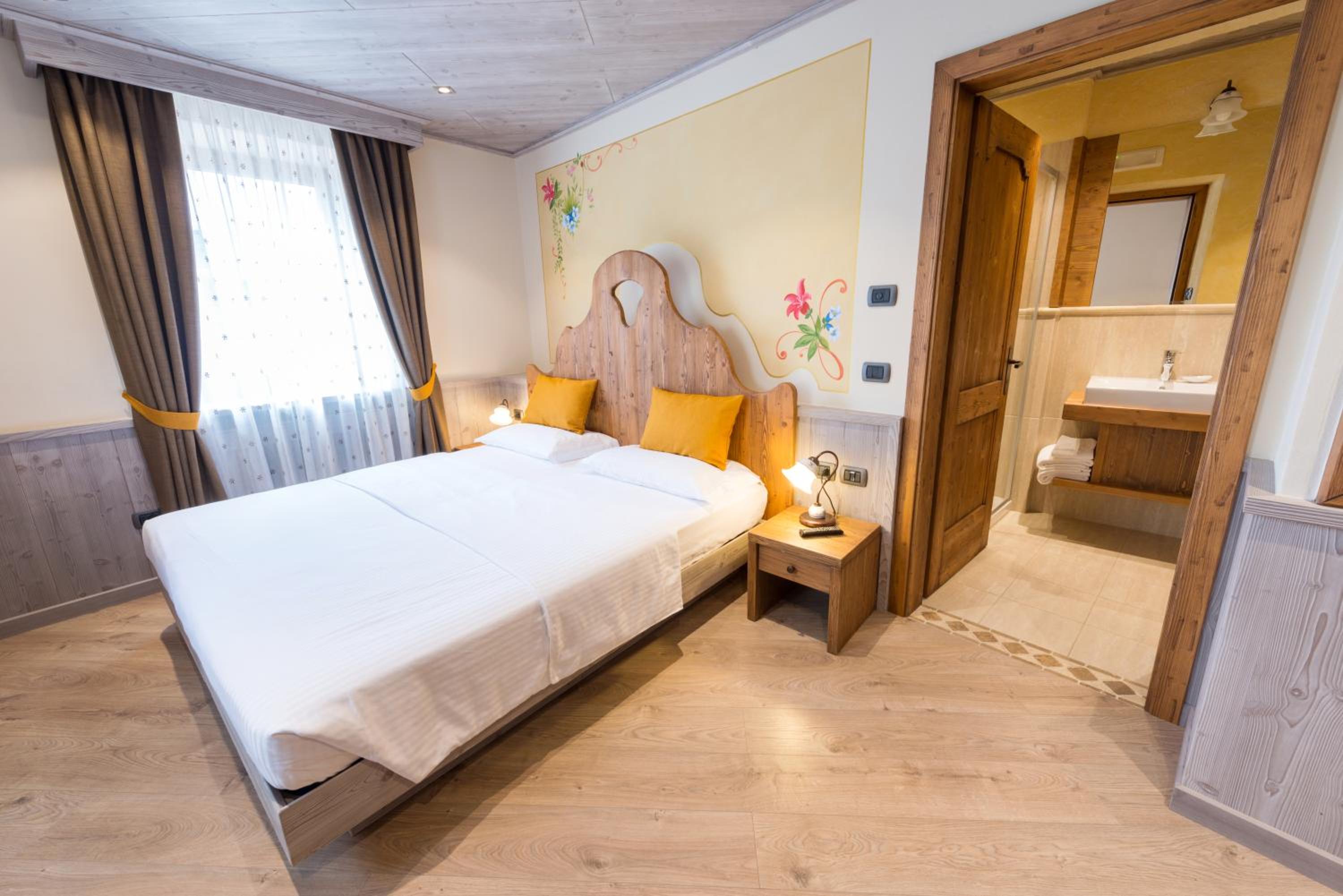Double or Twin Room with Bathroom - Photo 16