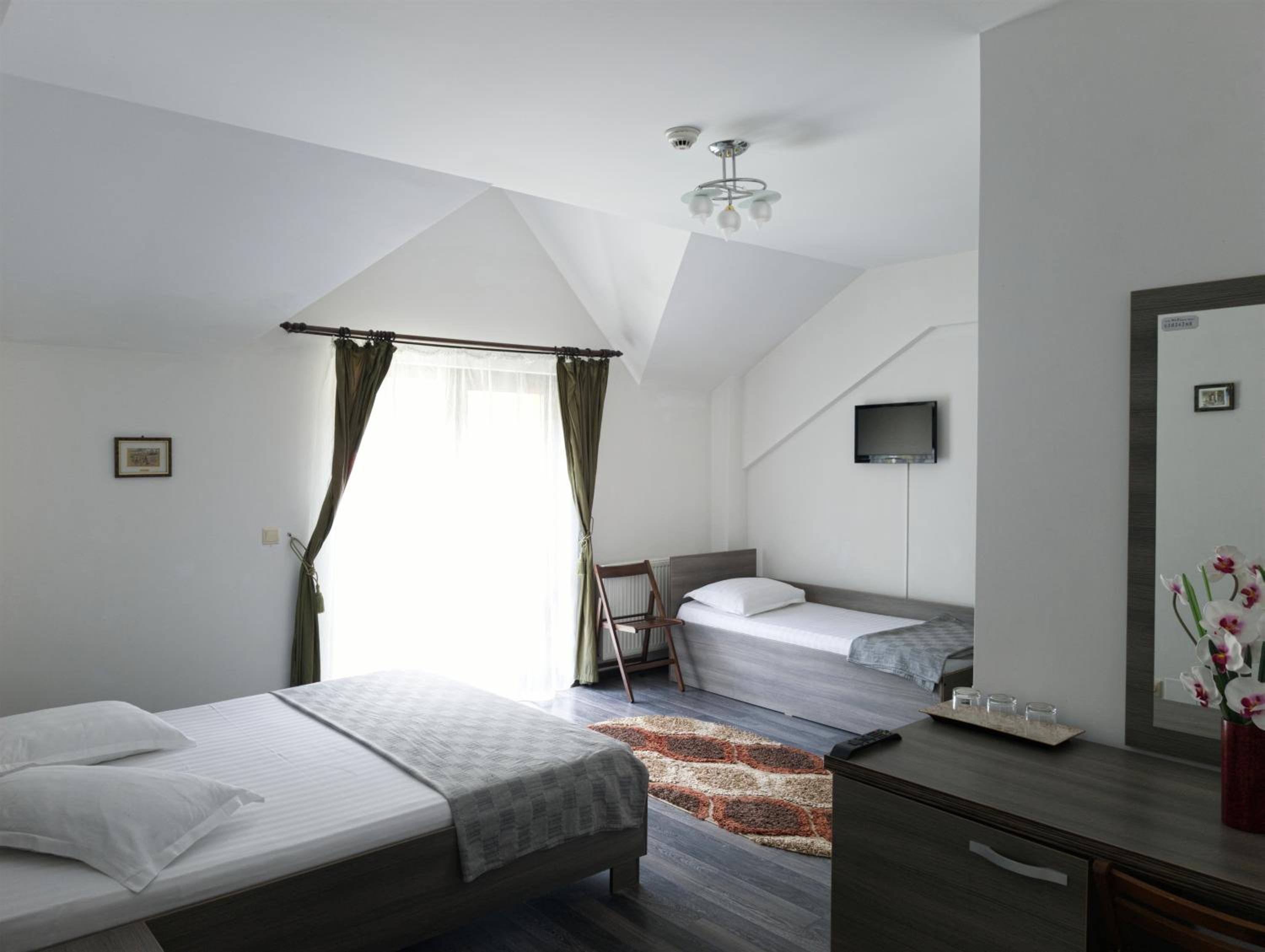 Triple Room - Photo 6