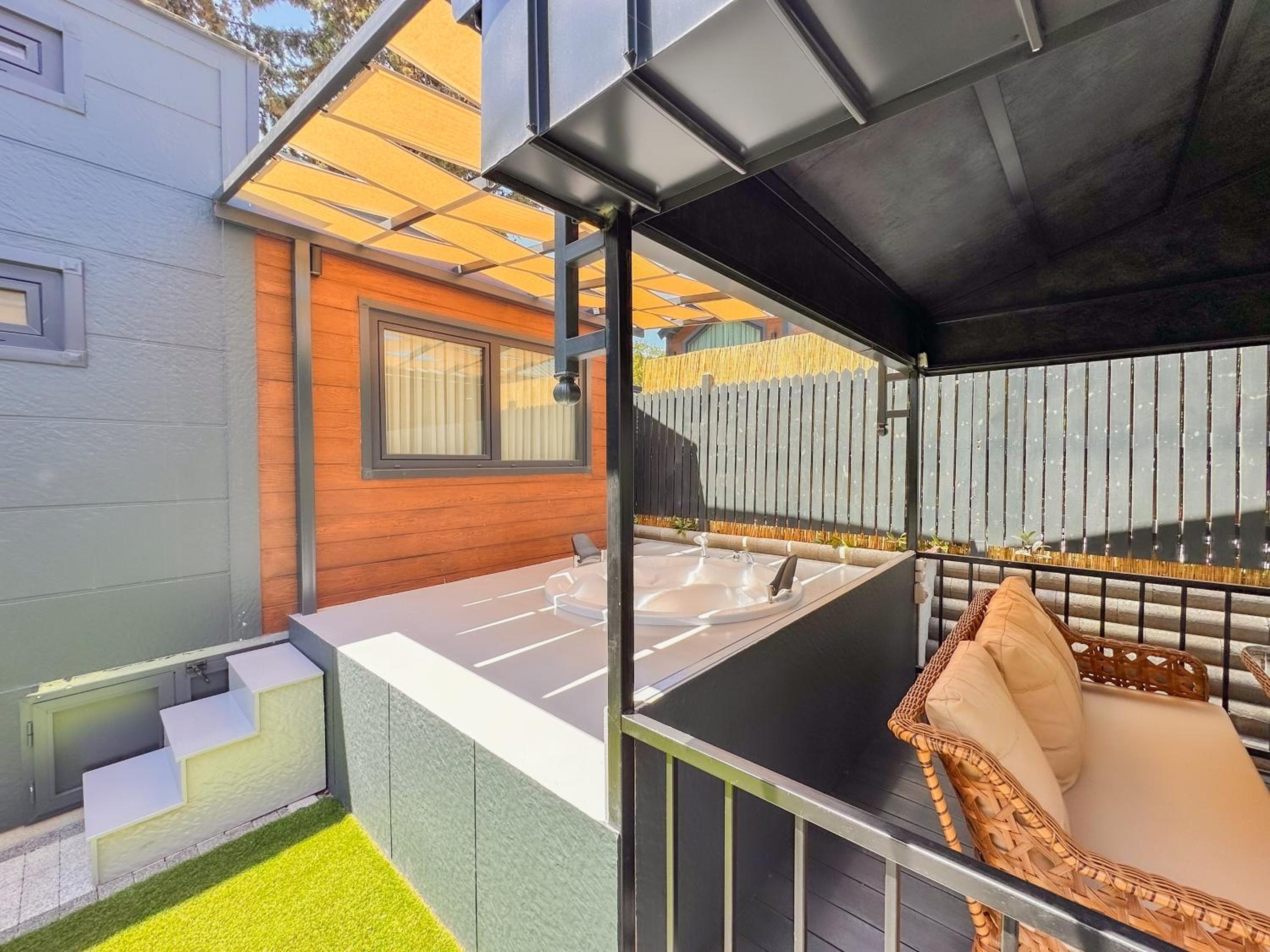 Deluxe Bungalow with Garden View photo 1