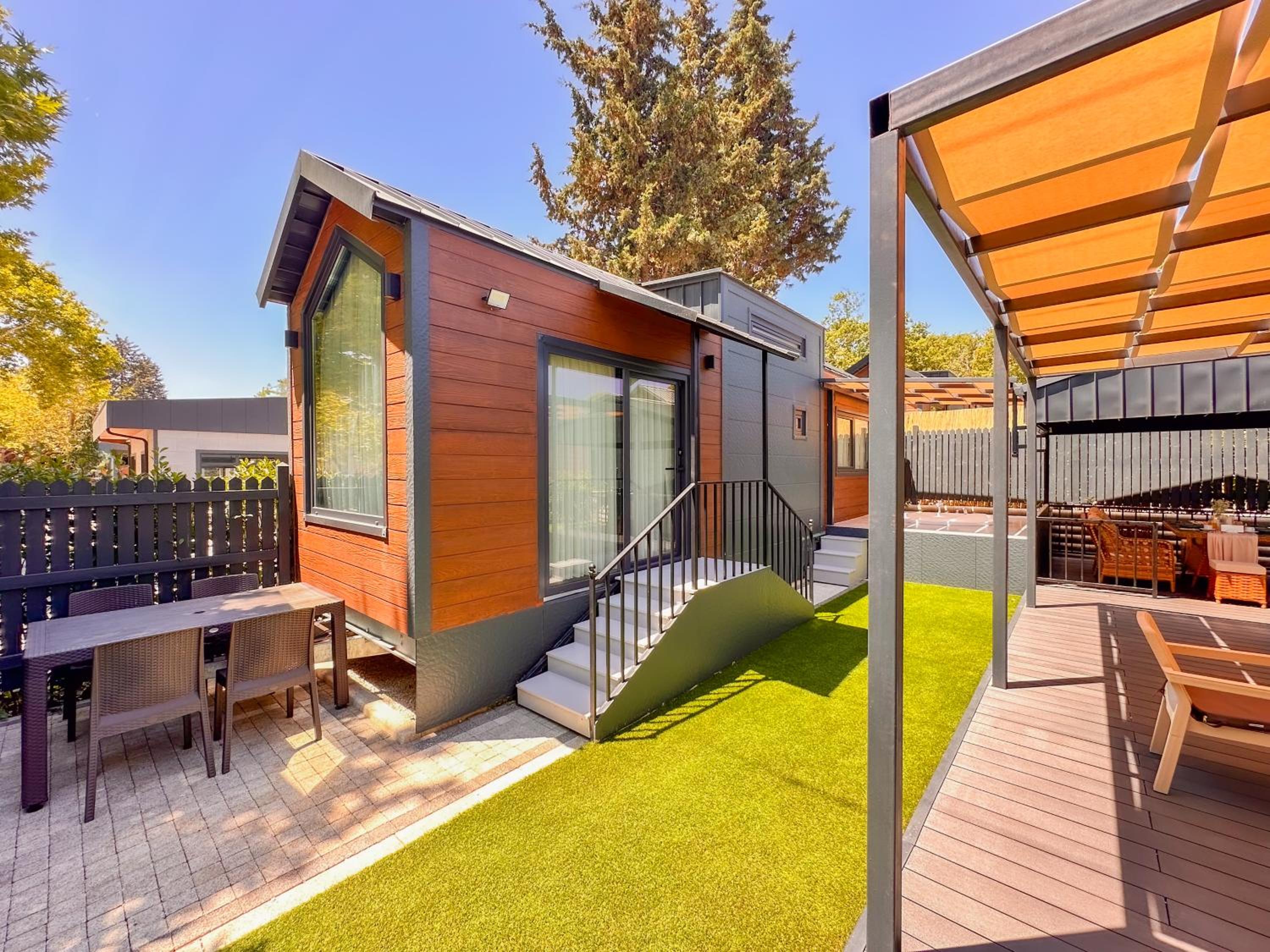 Deluxe Bungalow with Garden View photo 2