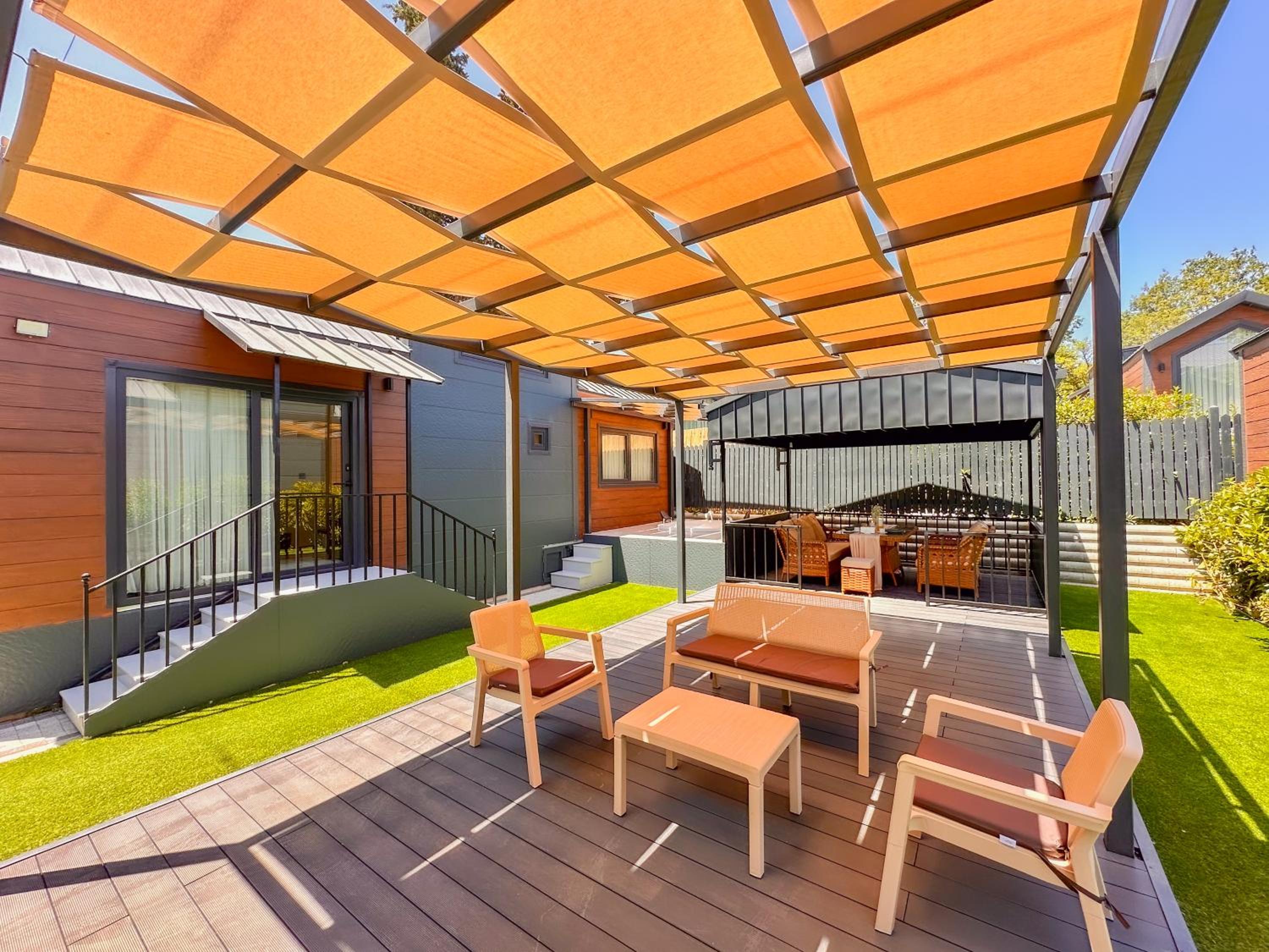 Deluxe Bungalow with Garden View photo 3