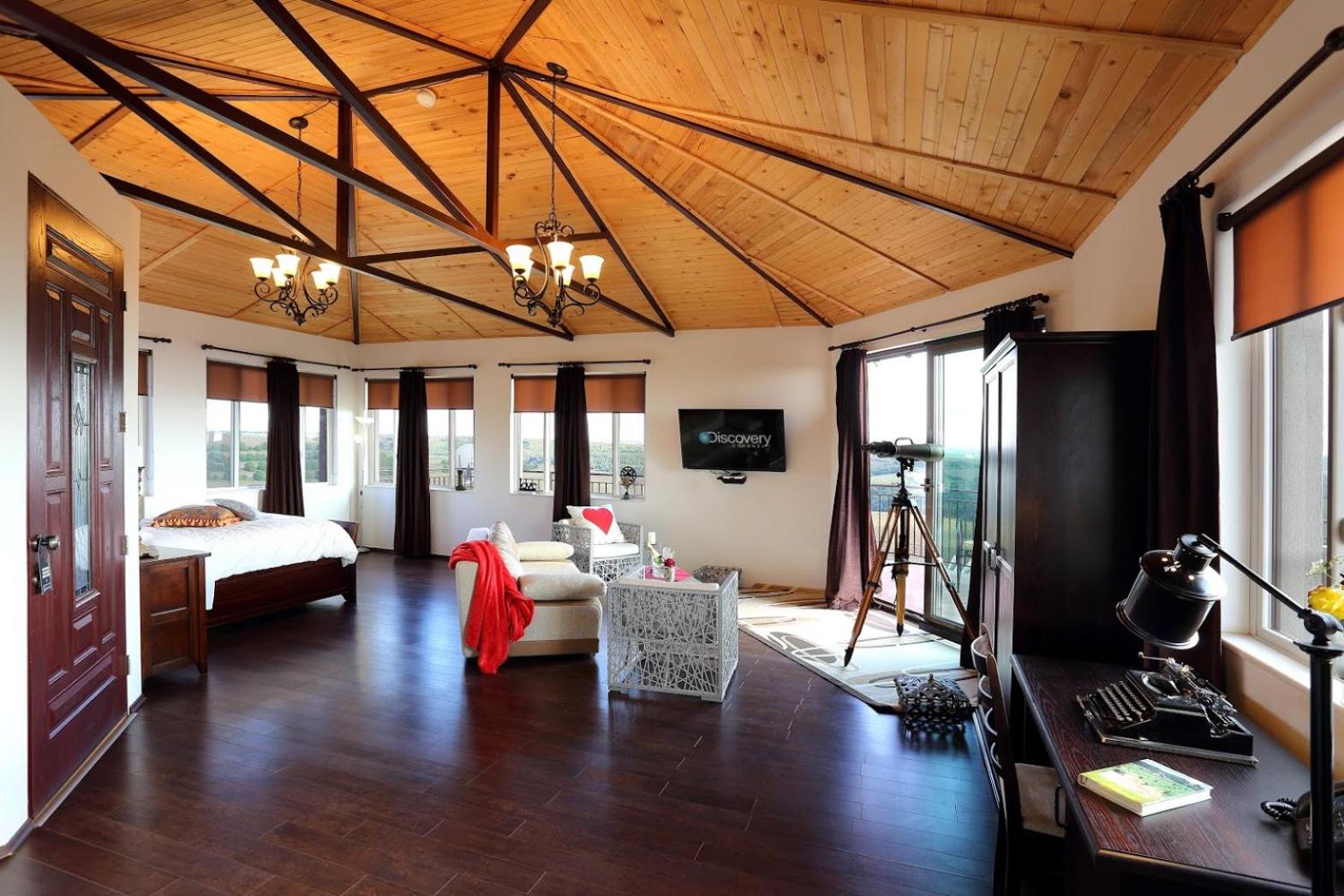 Corner Suite with Terrace and Vineyards & River View photo 1