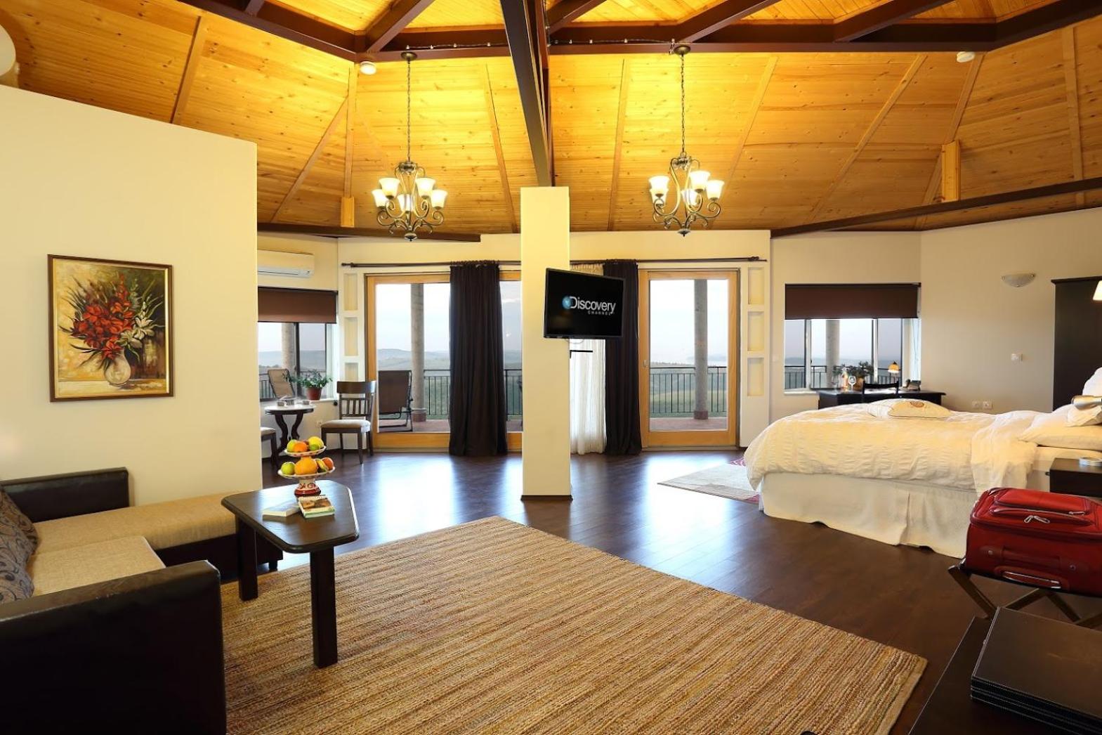 Corner Suite with Terrace and Vineyards & River View photo 3