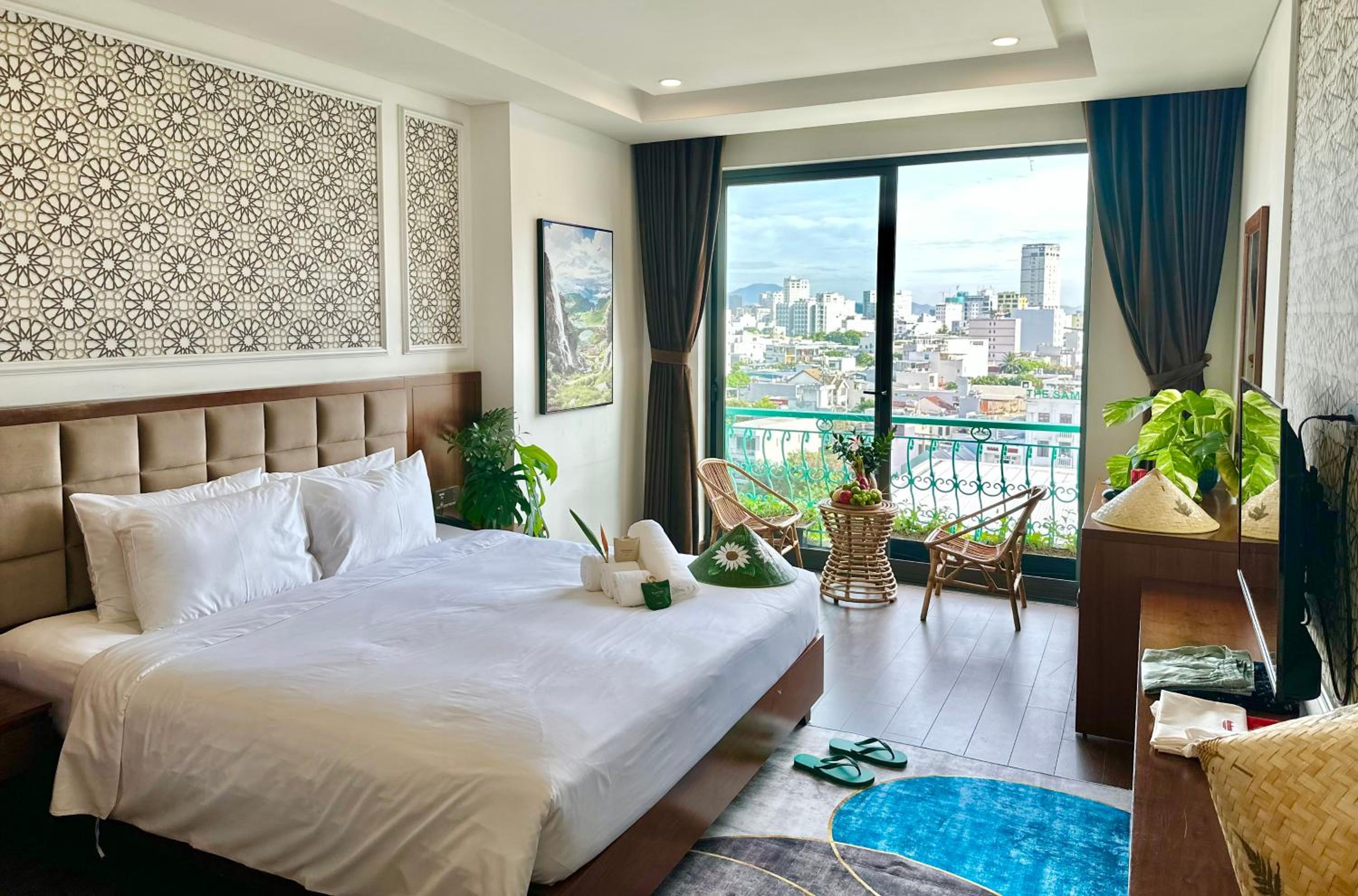 Deluxe Double Room with Balcony - Photo 5