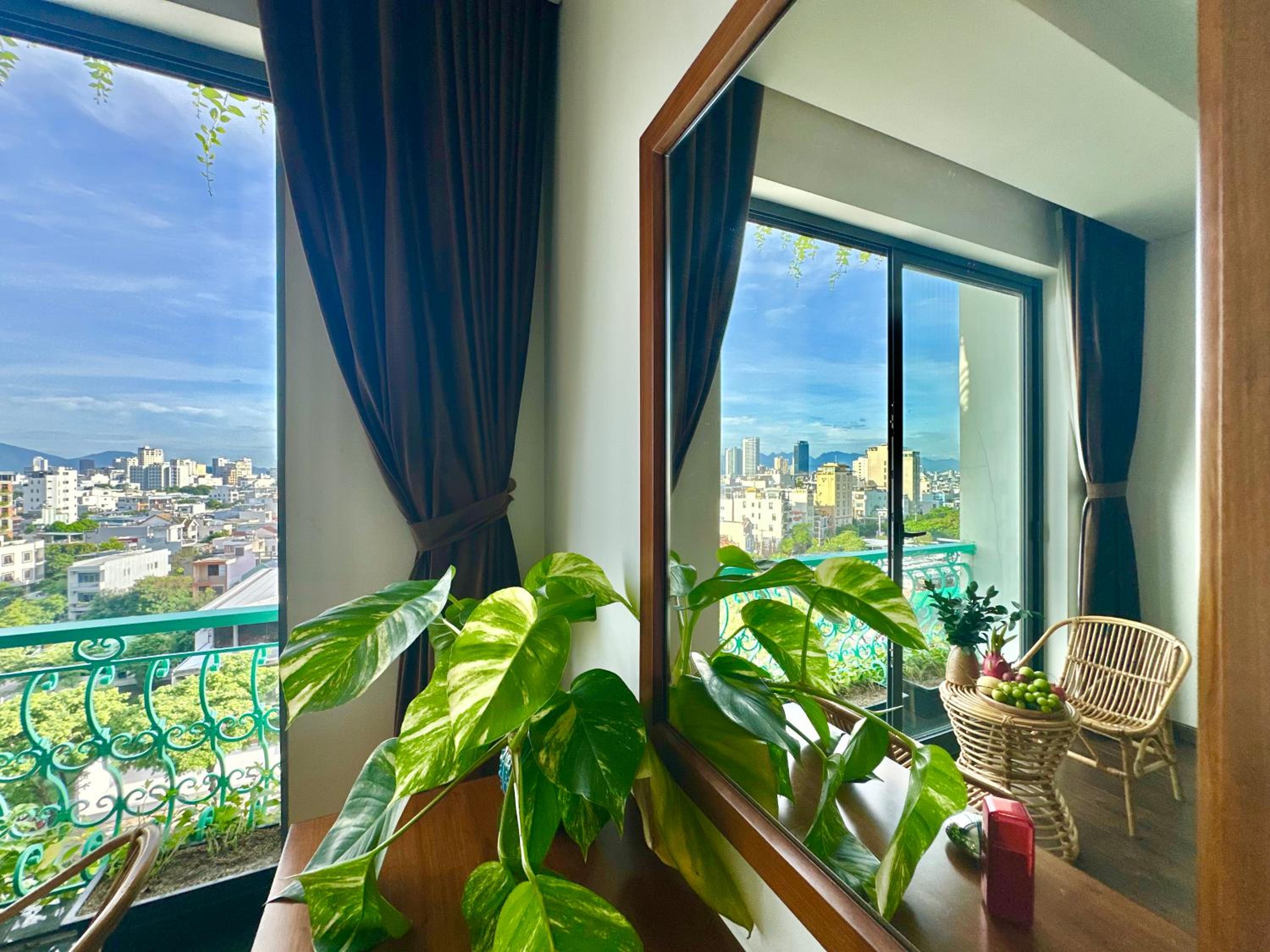 Deluxe Double Room with Balcony - Photo 6