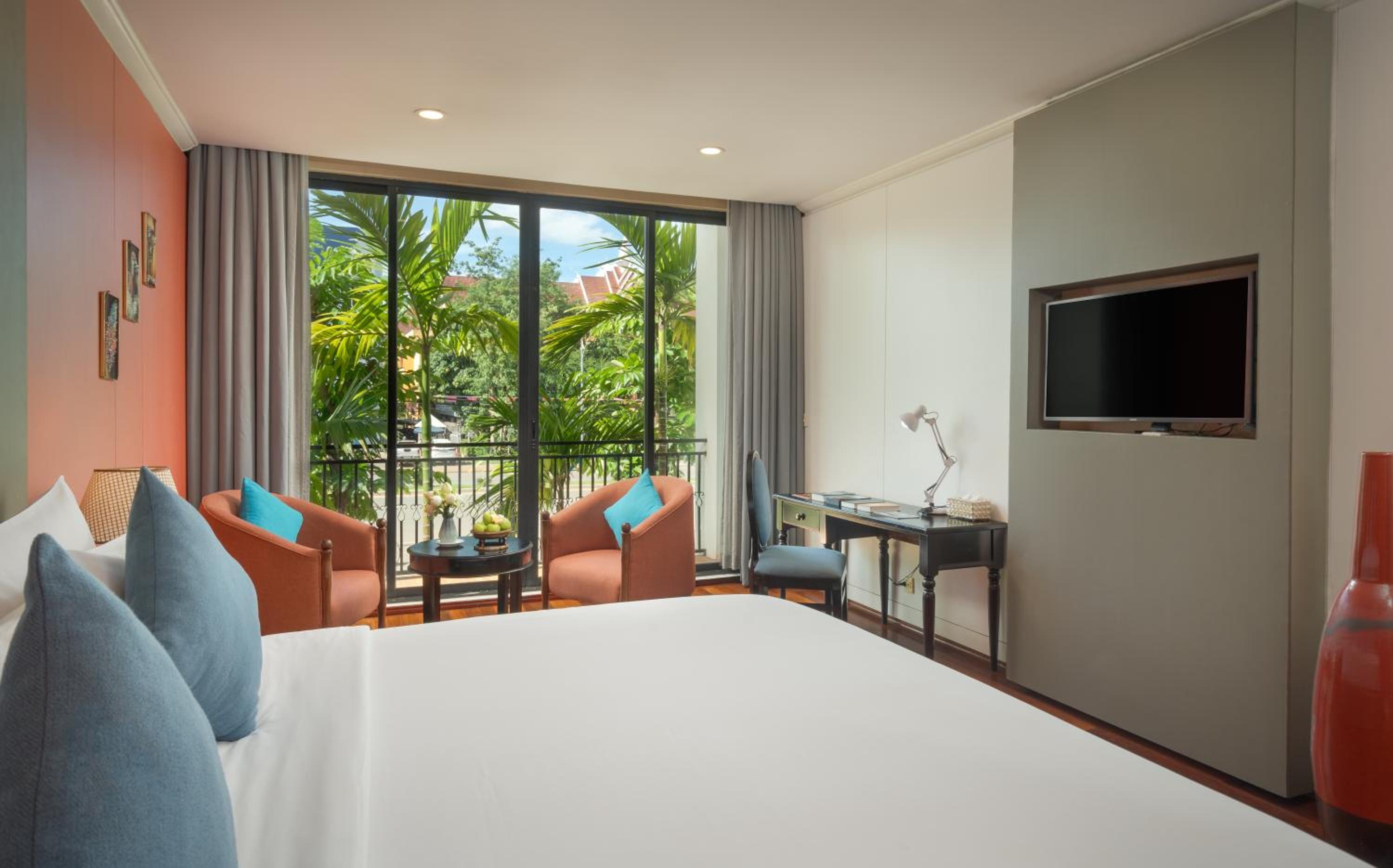 King Suite with Balcony photo 1