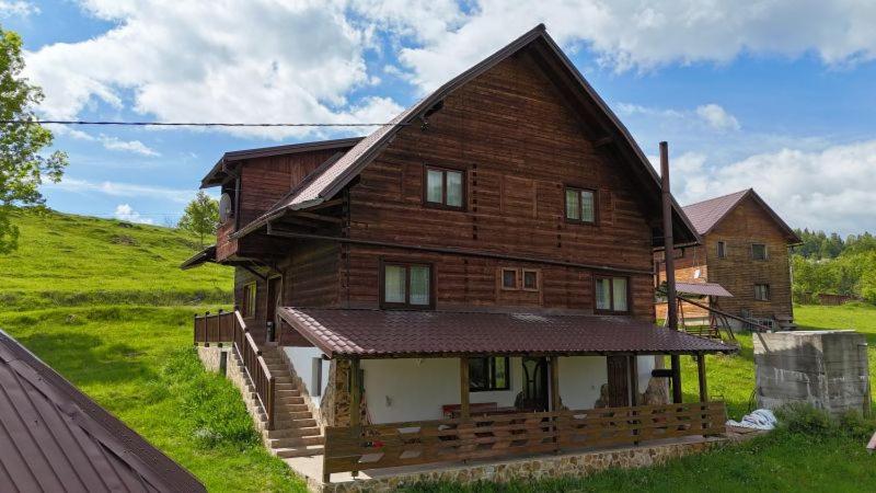 Six-Bedroom House photo 1