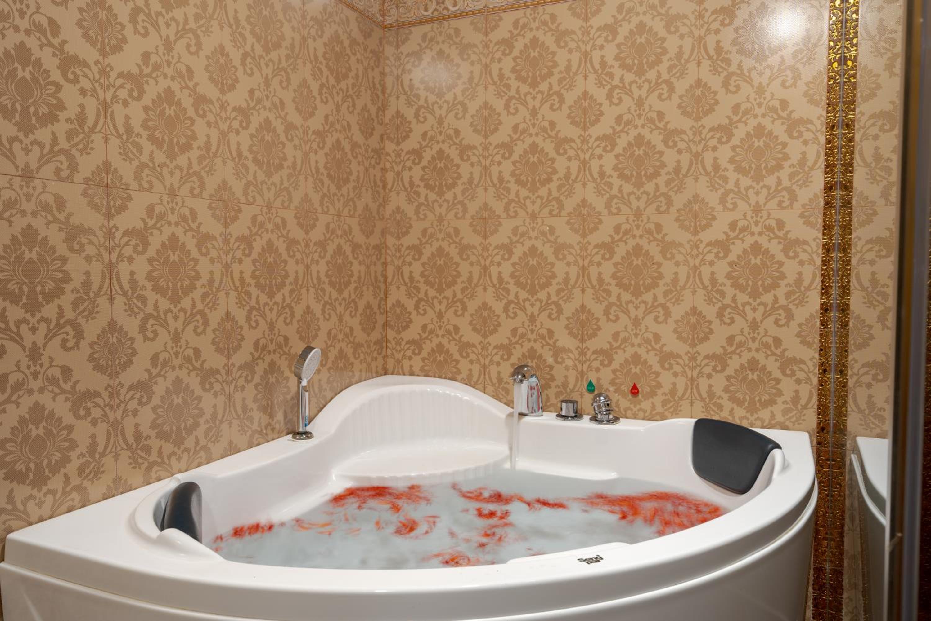 King Suite with Balcony photo 3