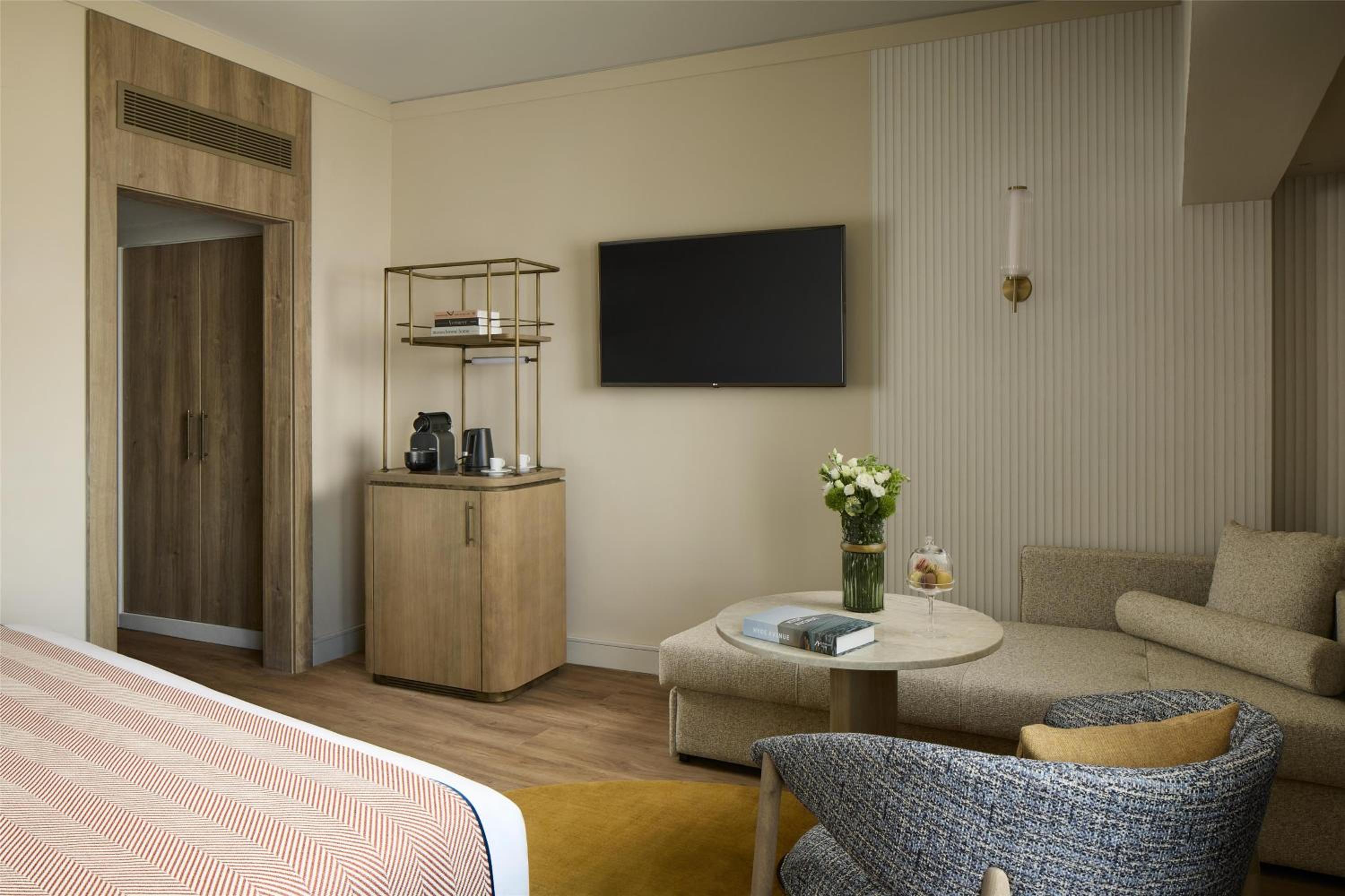 Family Deluxe Room - Photo 4