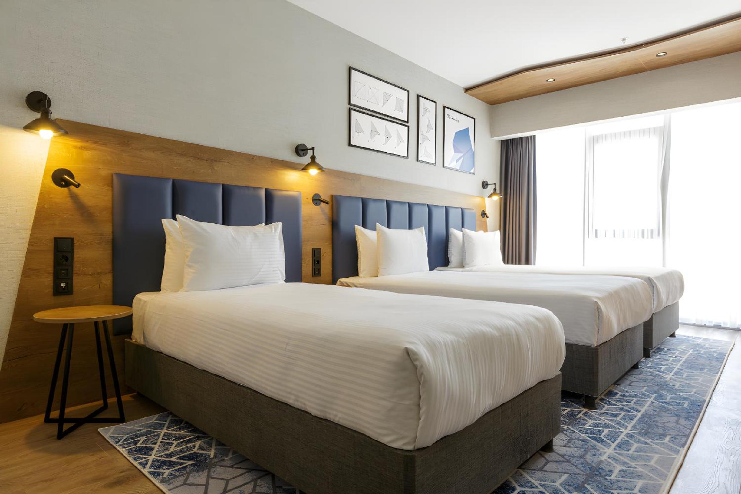 Triple Room with Three Single Beds photo 1