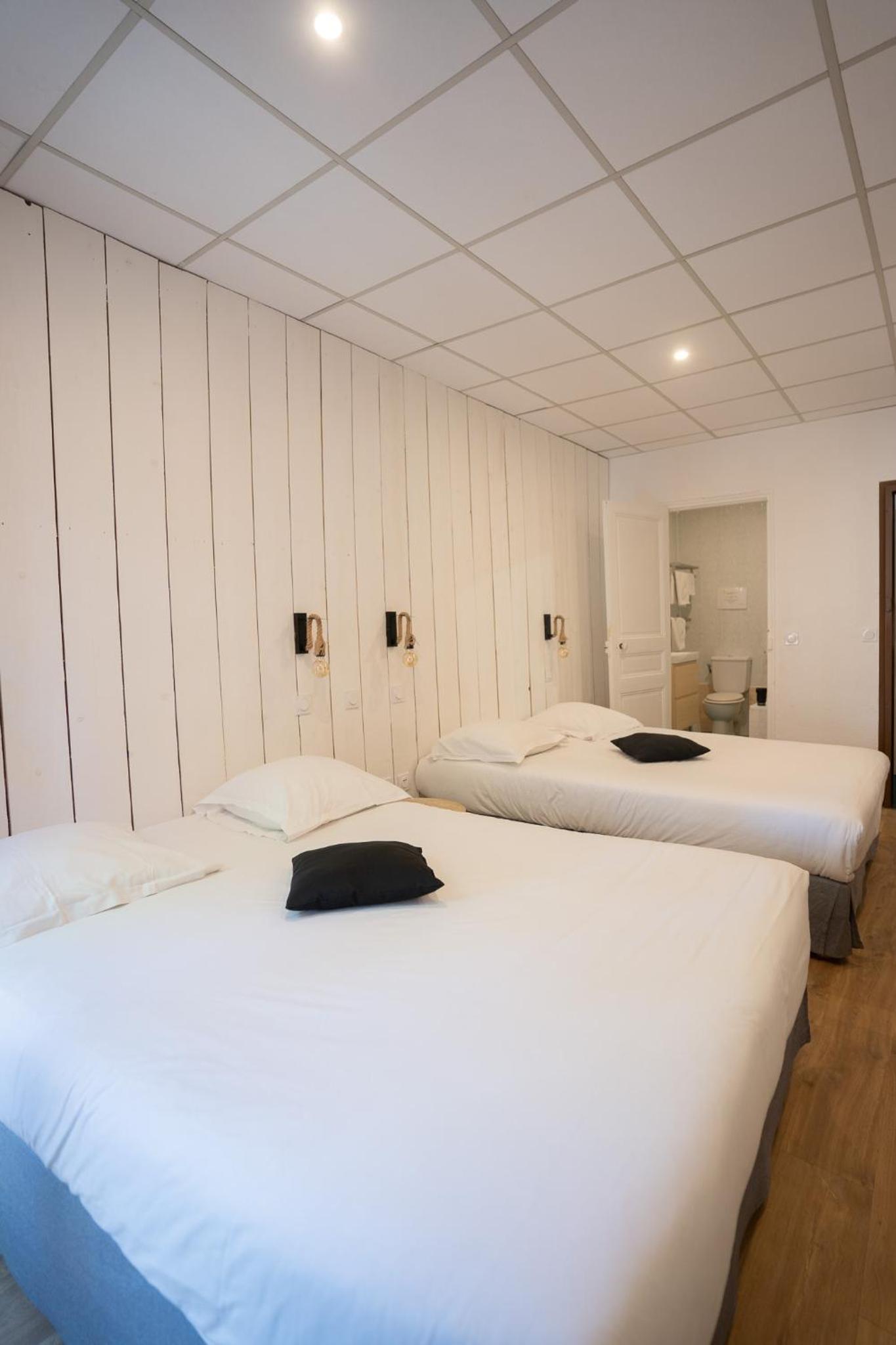 Superior Quadruple Room - Photo 4