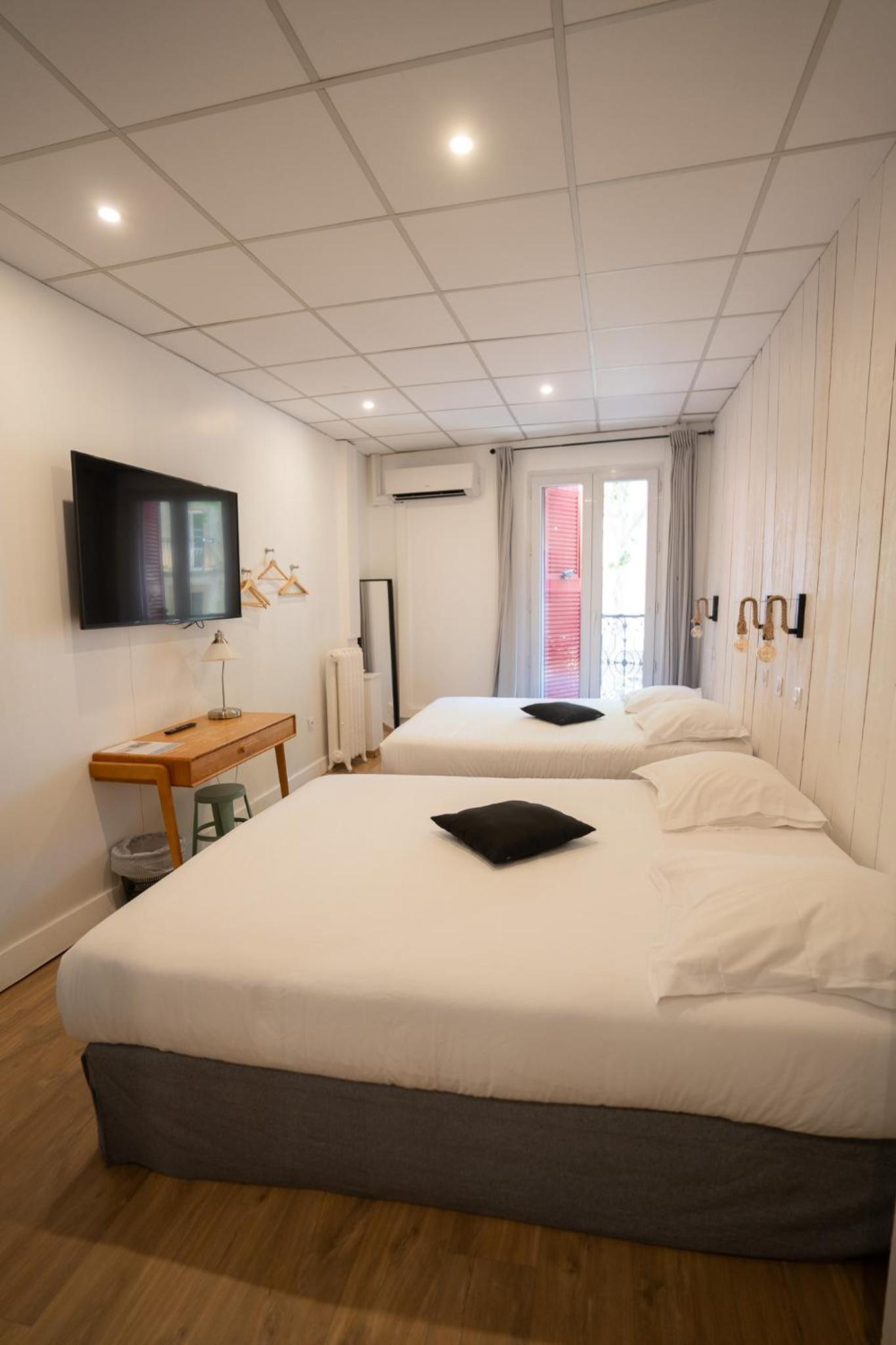 Superior Quadruple Room - Photo 7