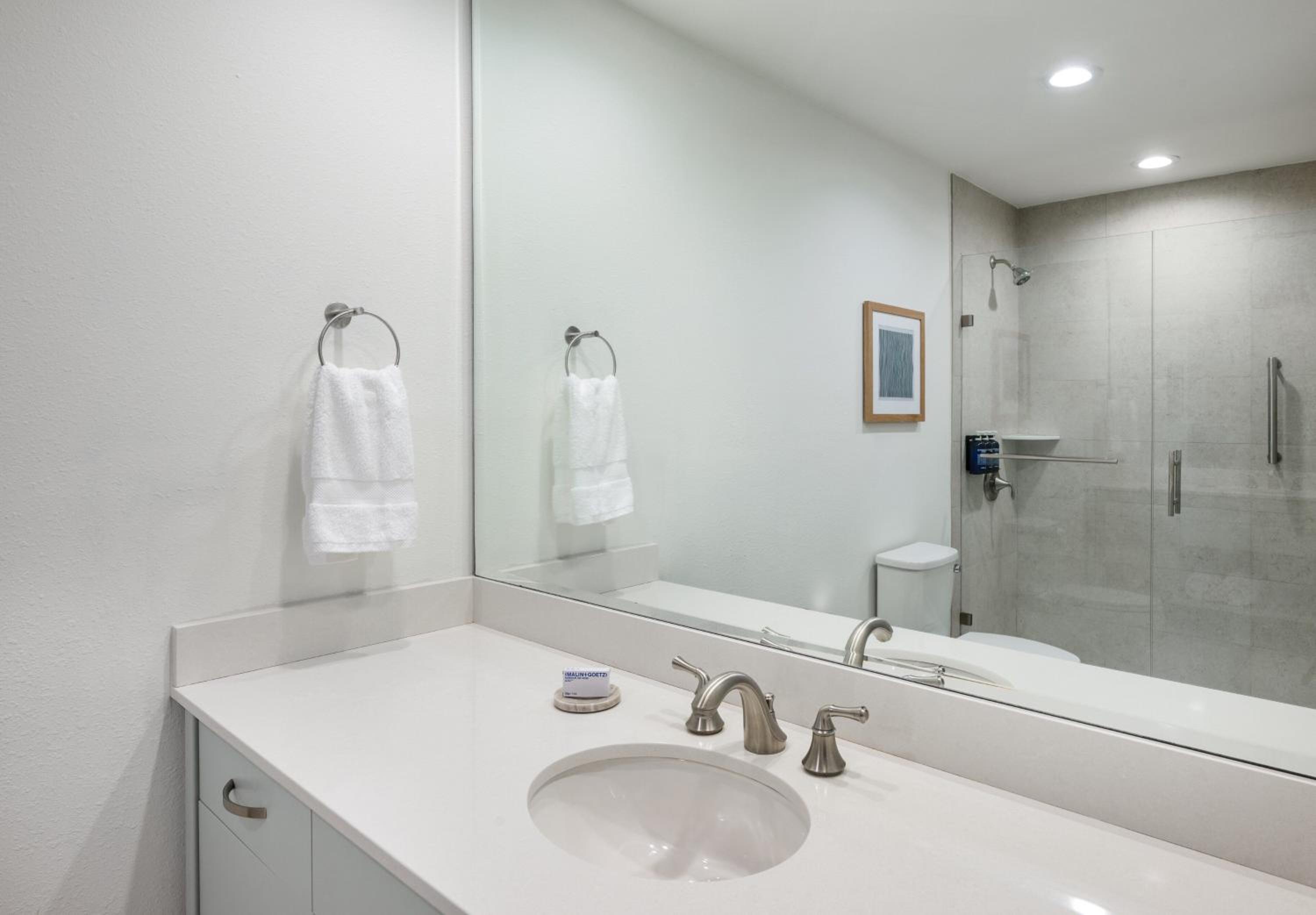One Bedroom Ocean View Suite - Photo 5