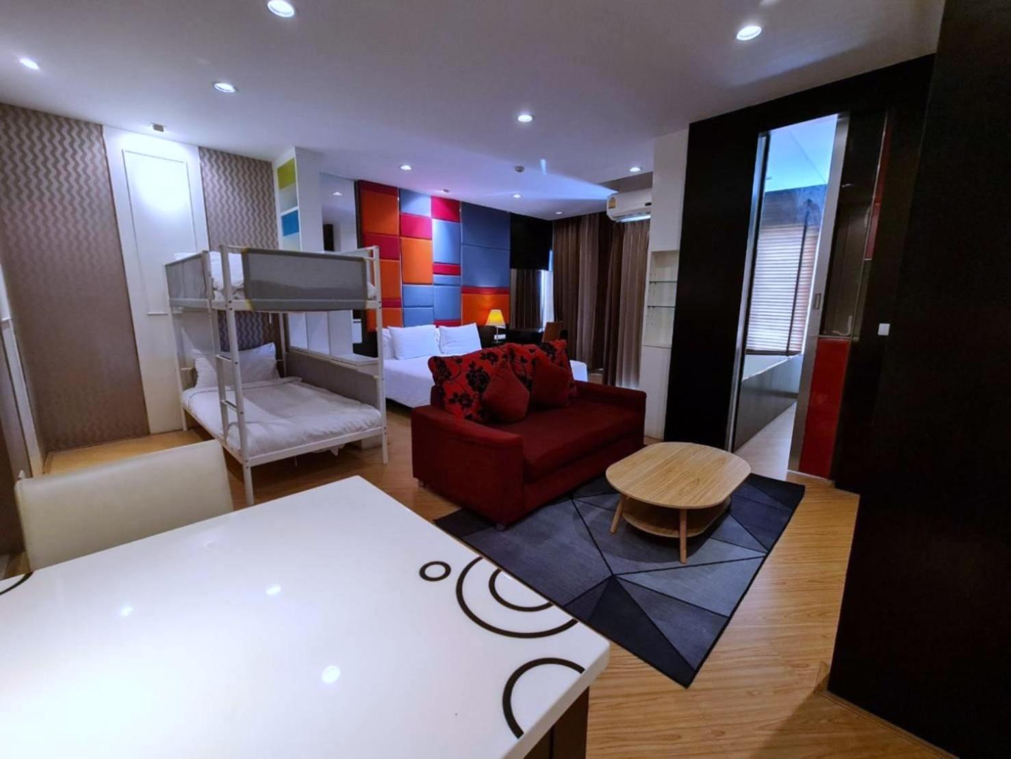Family Room with City View photo 1