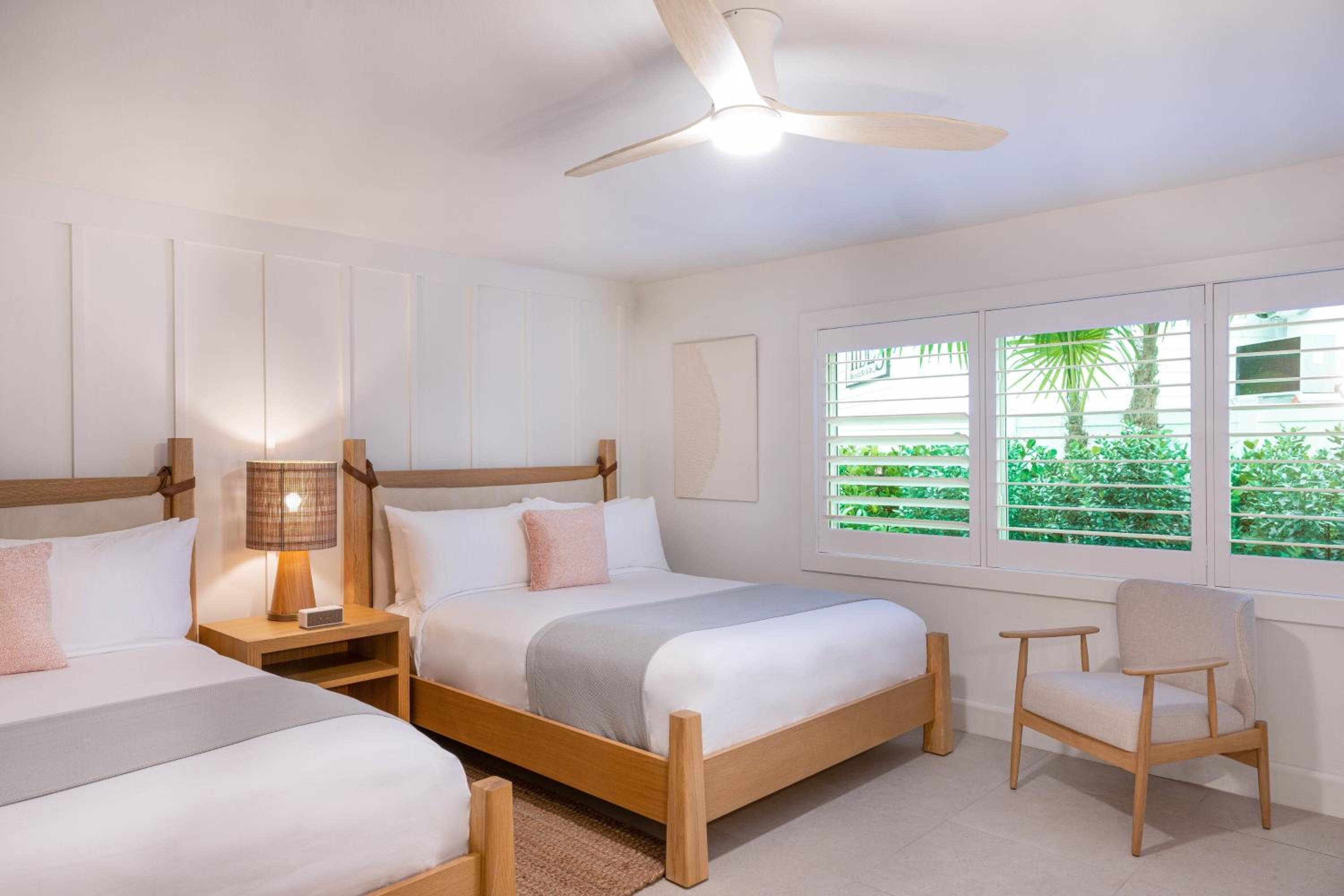 1 King 2 Queen Beds Islander Two Bedroom Suite photo 2