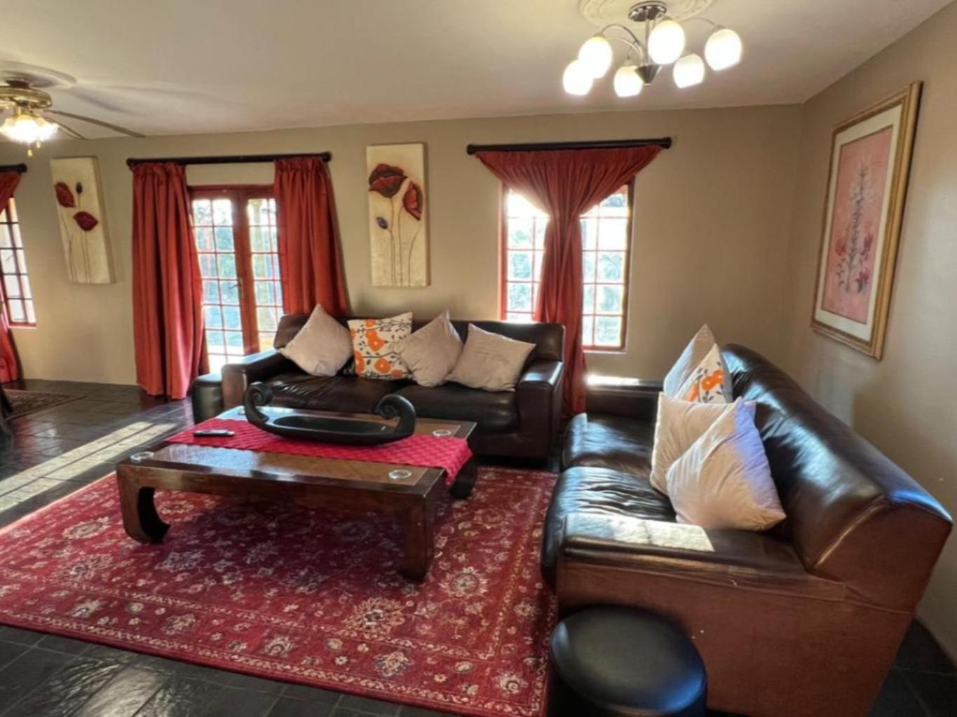 Three-Bedroom House photo 2