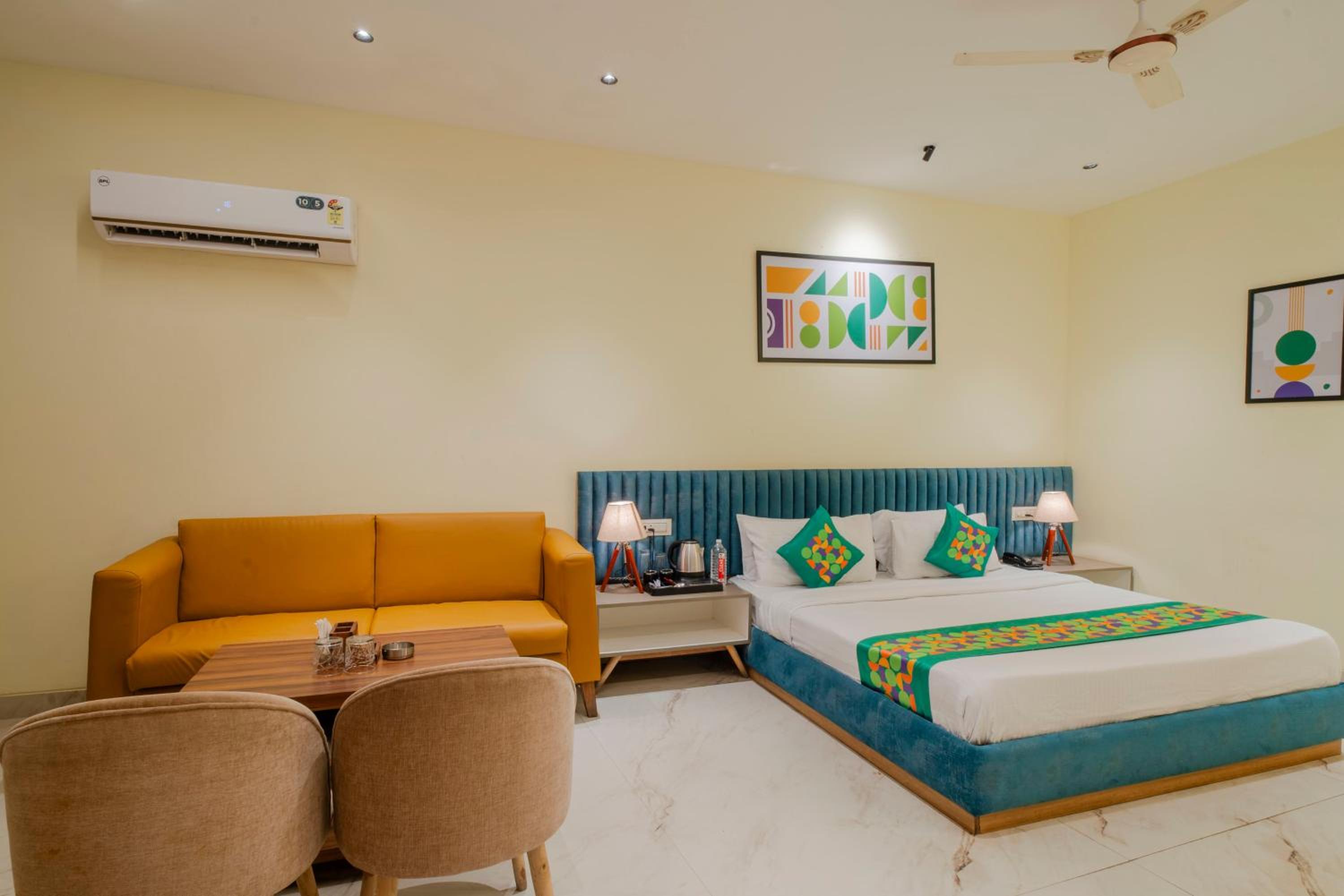 Deluxe Room with Balcony - Photo 1