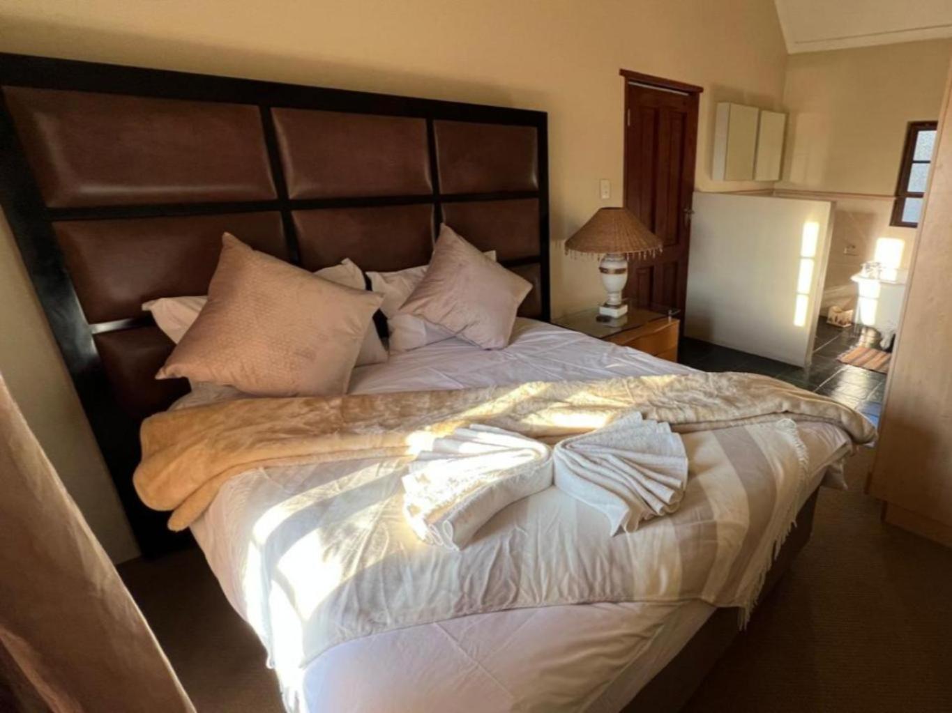 Studio Apartment with Queen Bed photo 3