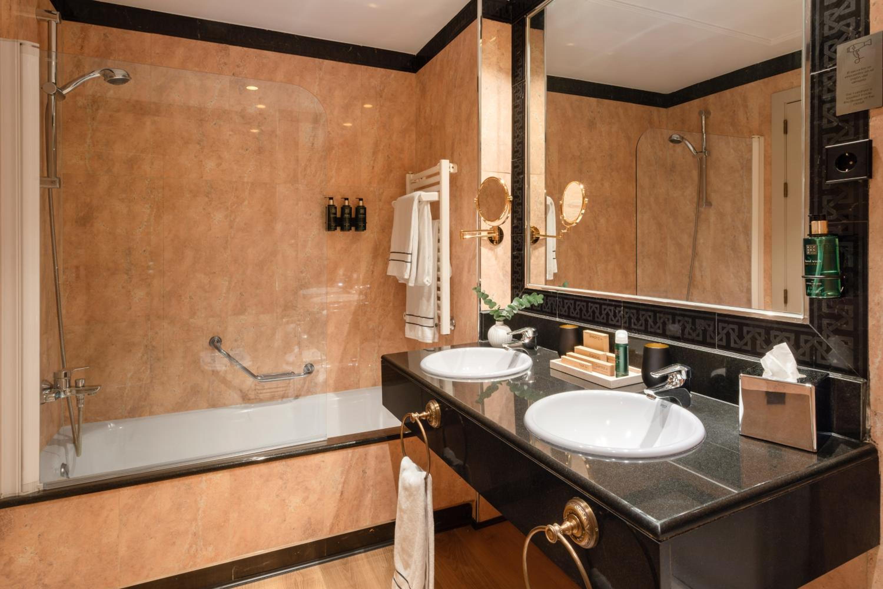 Grand Suite The Level