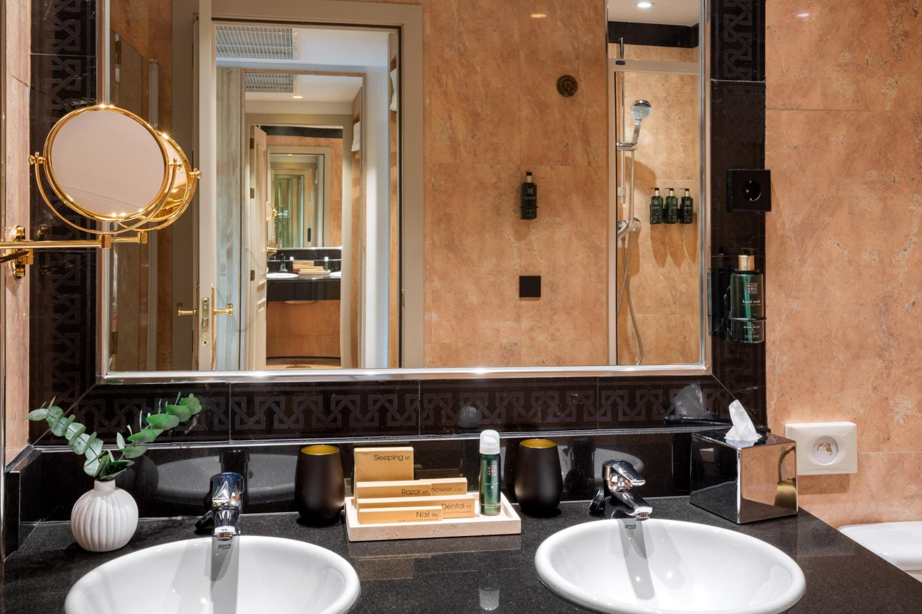 Grand Suite The Level