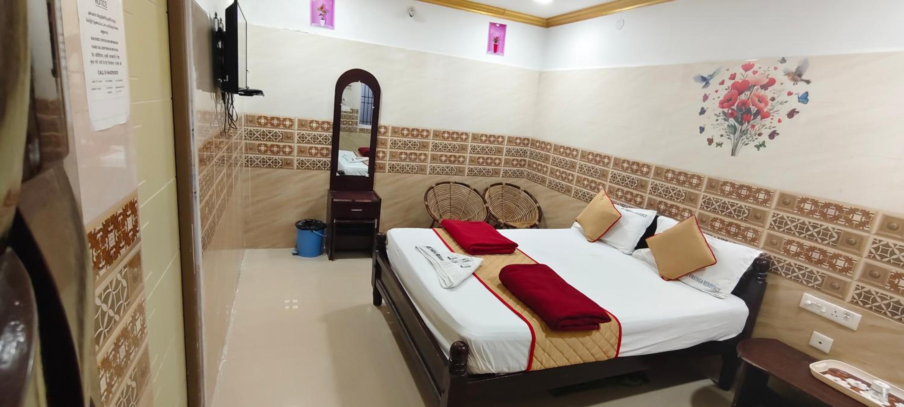 Deluxe Double Room (2 Adults + 1 Child)