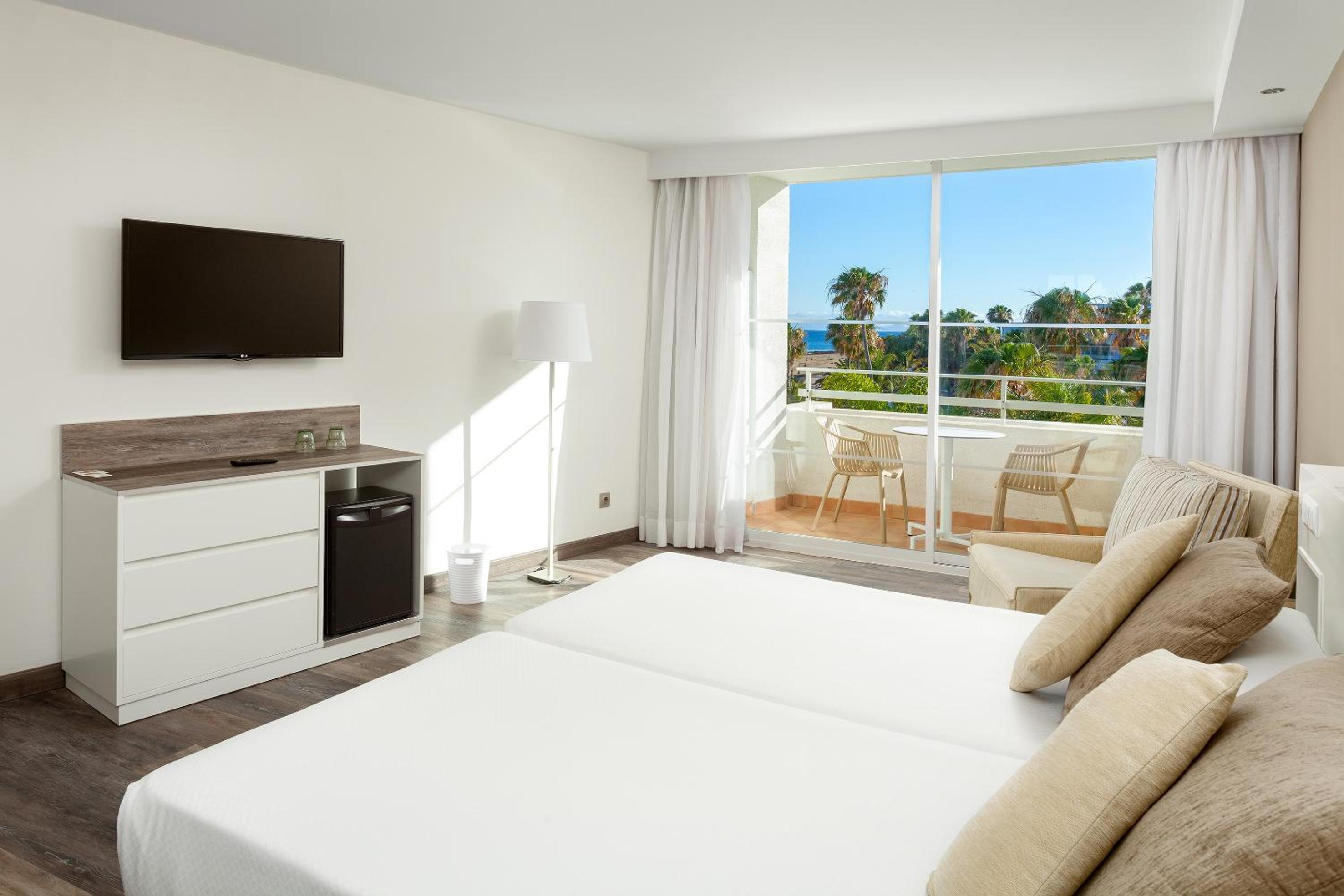 Twin Room with Sea View photo 3