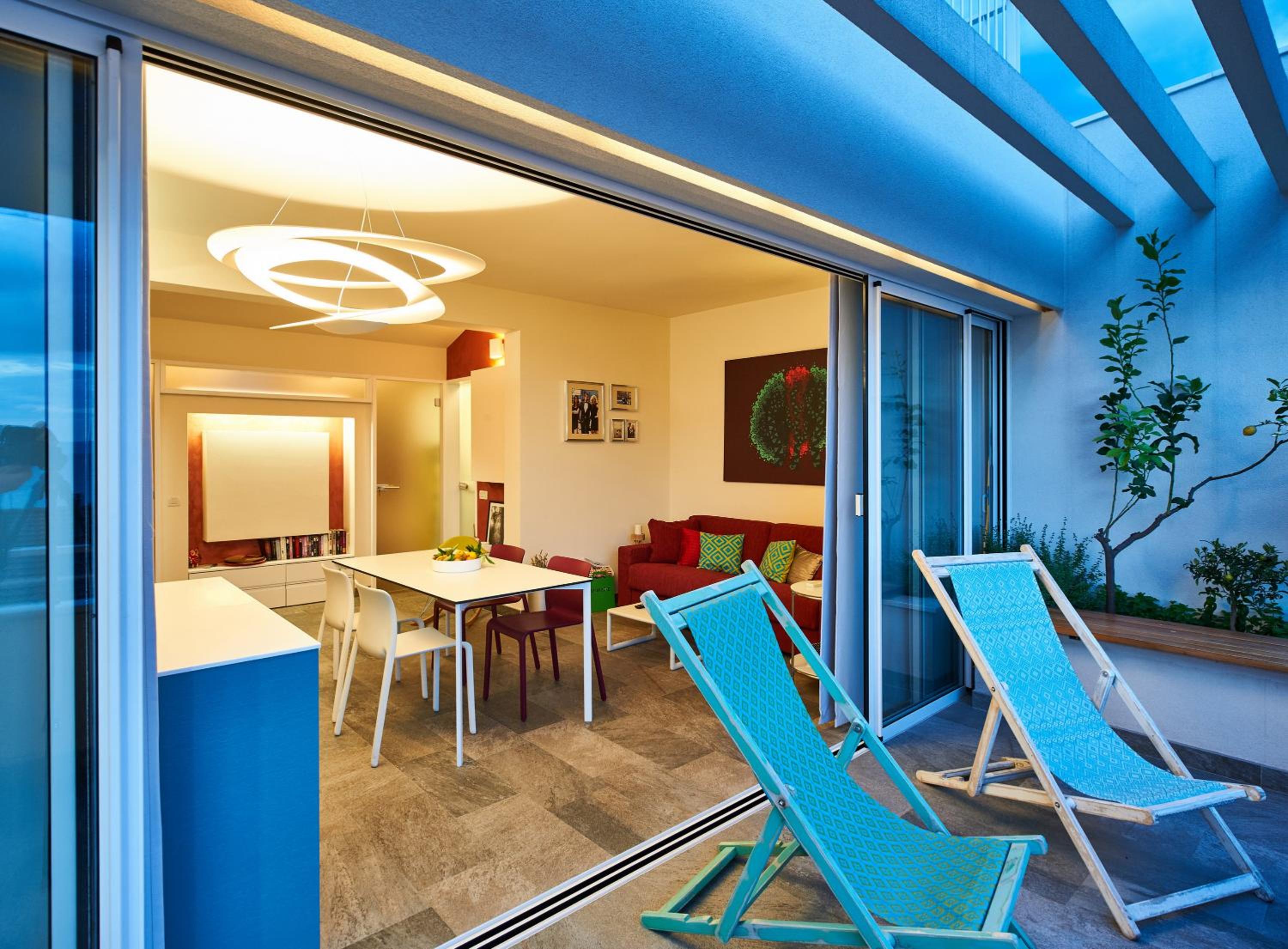 Deluxe One-Bedroom Apartment with Sea View photo 3
