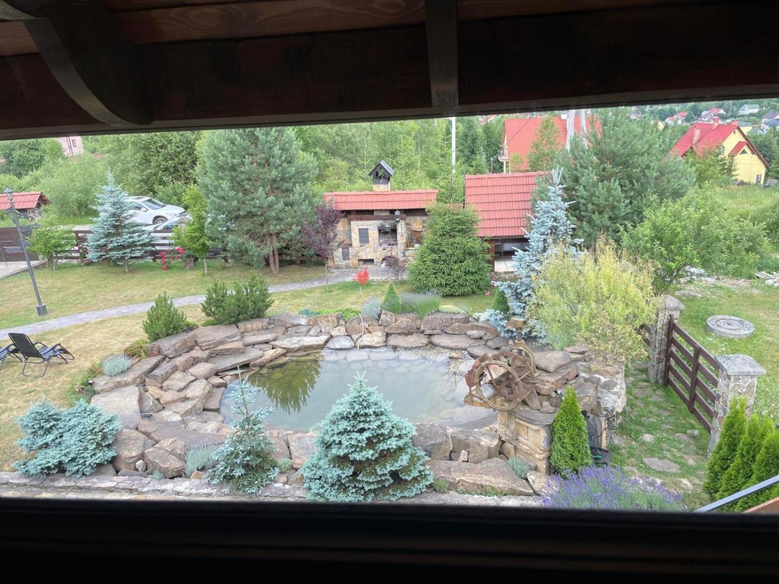 One-Bedroom Apartment with Balcony and Mountain View   photo 2