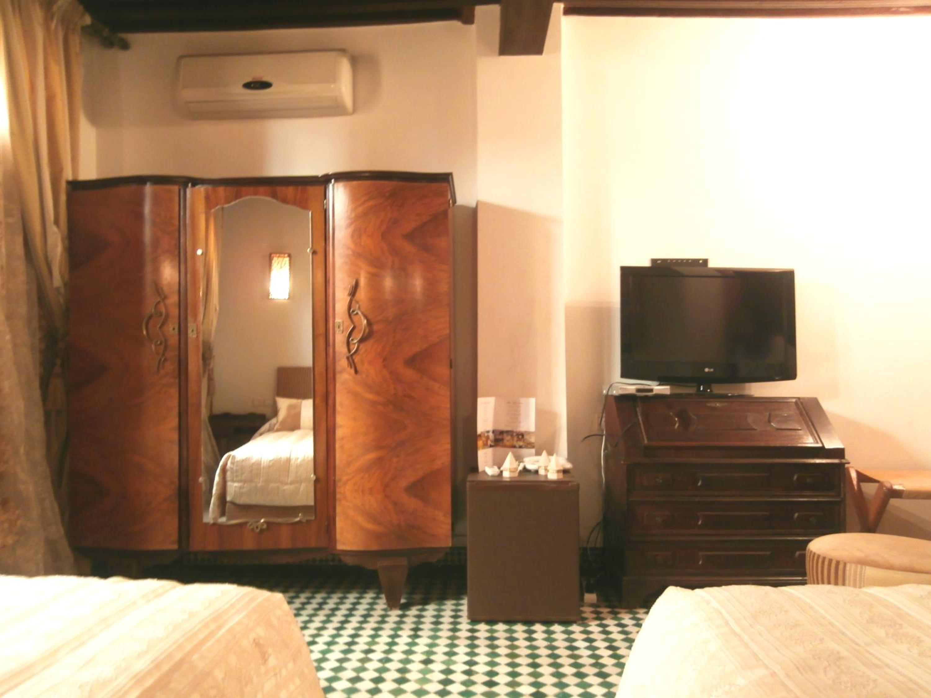 Standard Twin Room - Photo 1