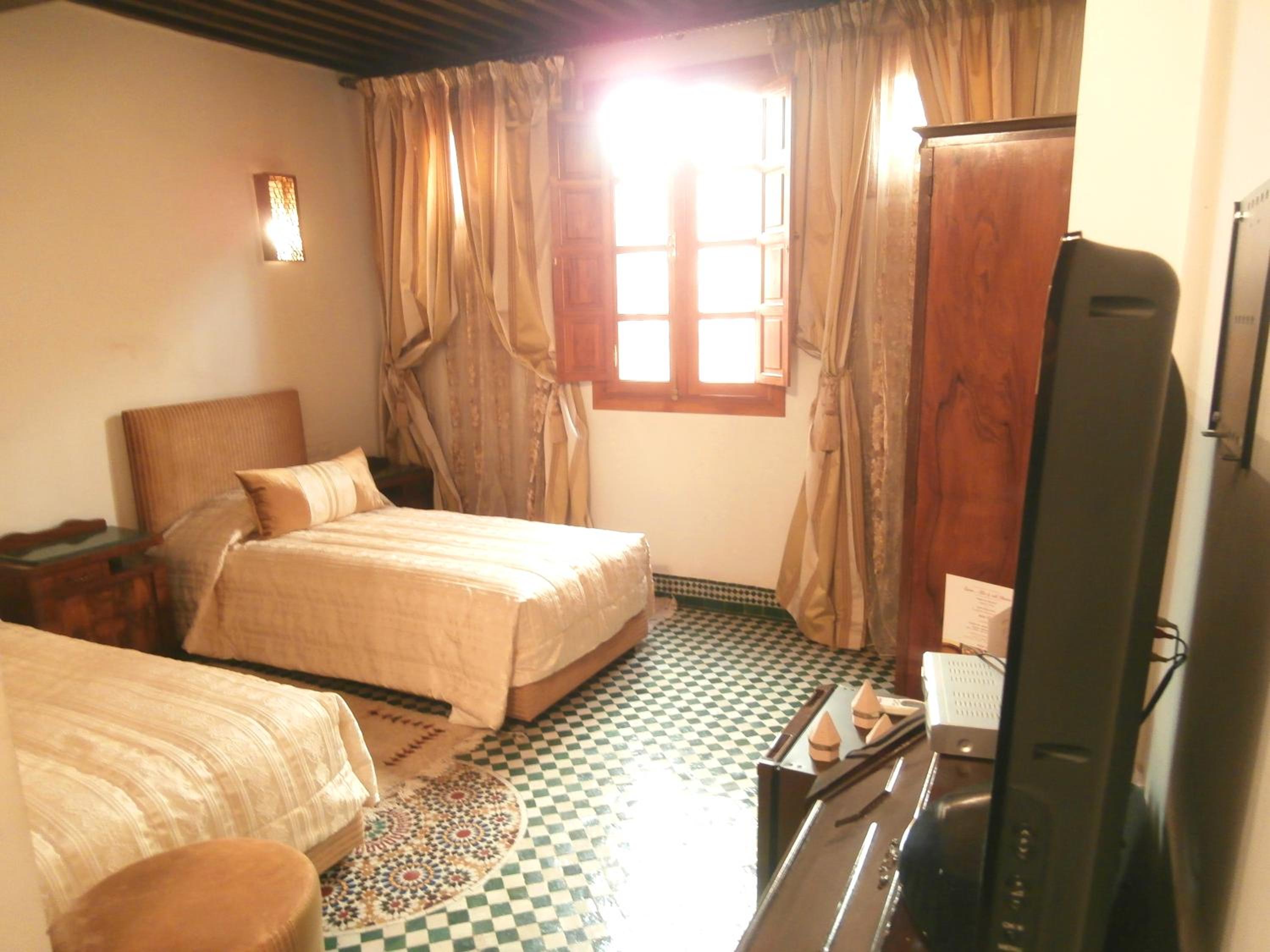 Standard Twin Room - Photo 2