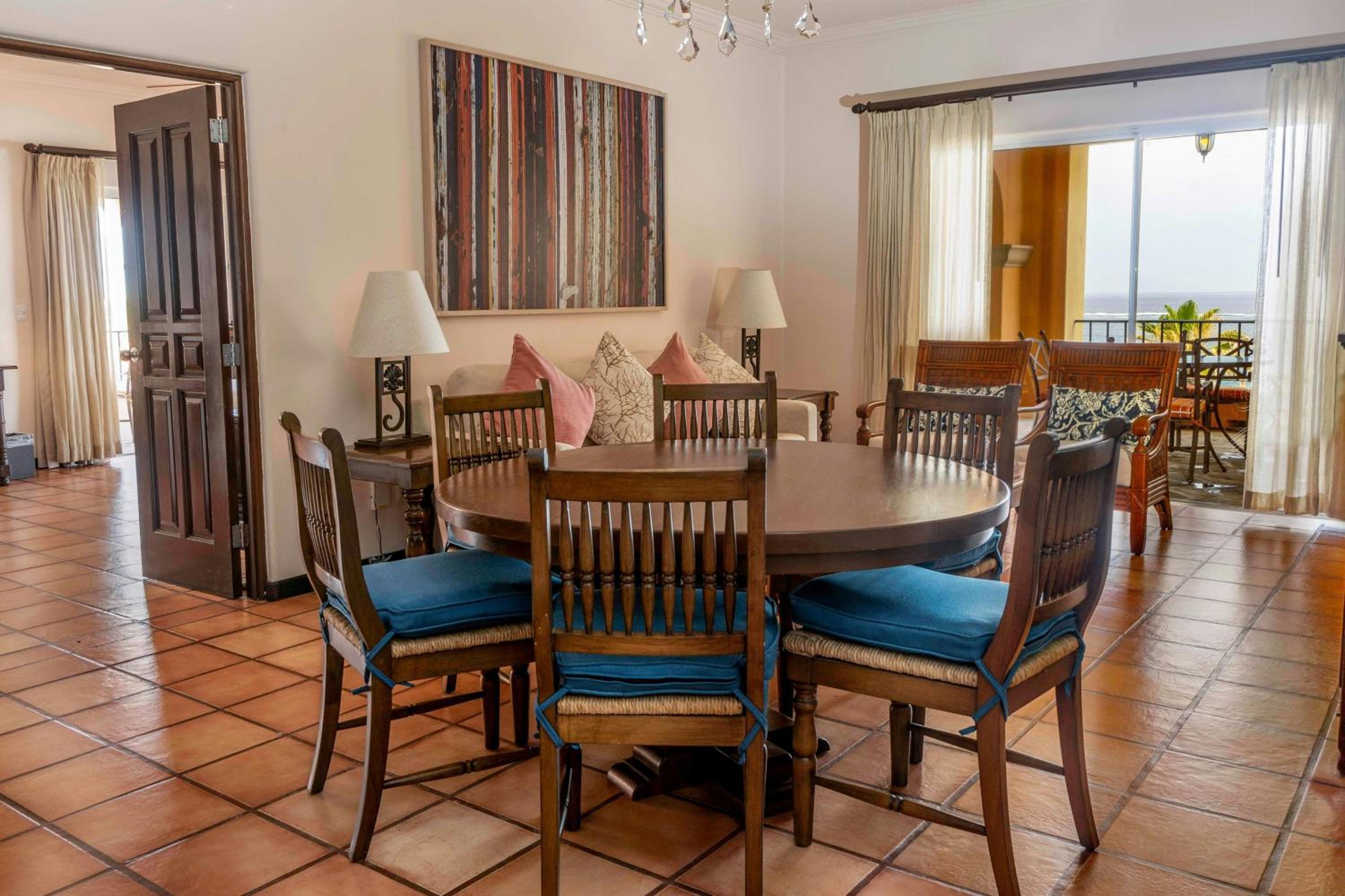 One-Bedroom Arcos King Suite with Sofa Bed - Oceanfront