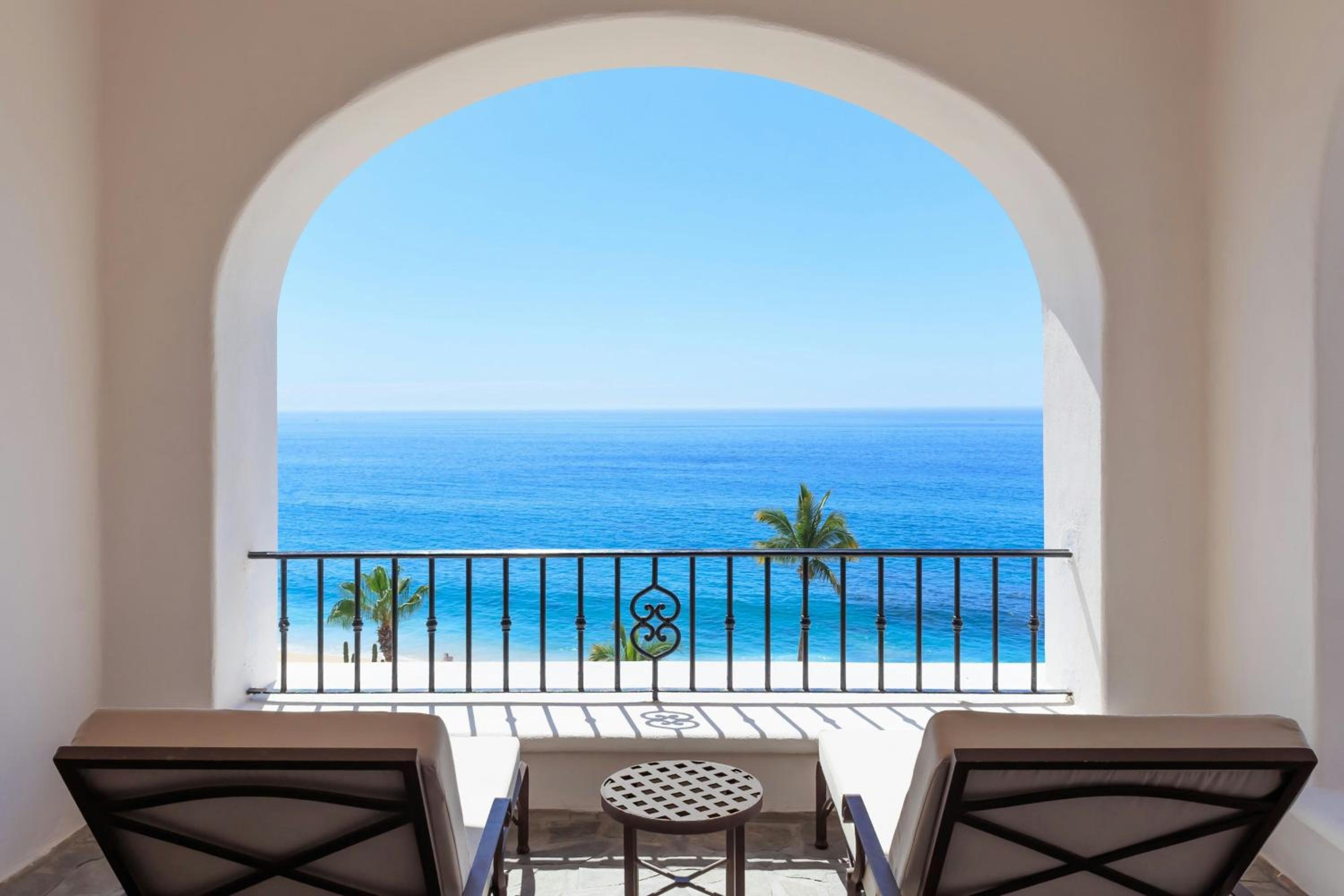 Baja King Room - Oceanfront with Balcony
