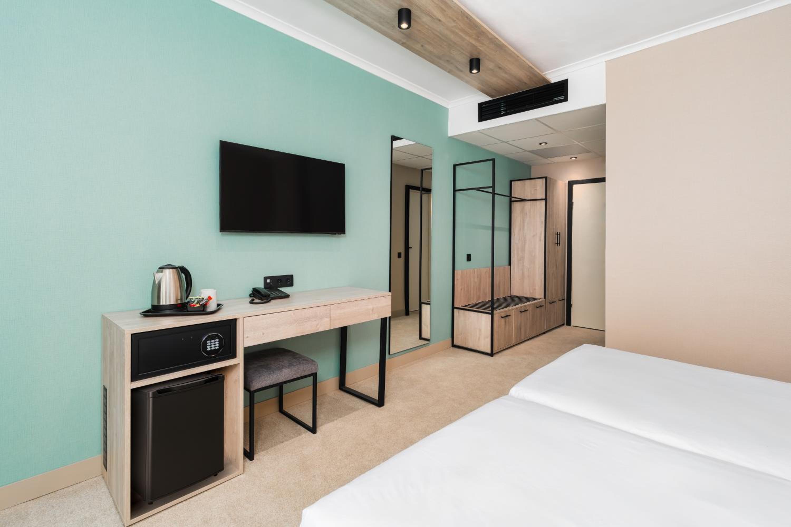 Deluxe Twin Room with City View