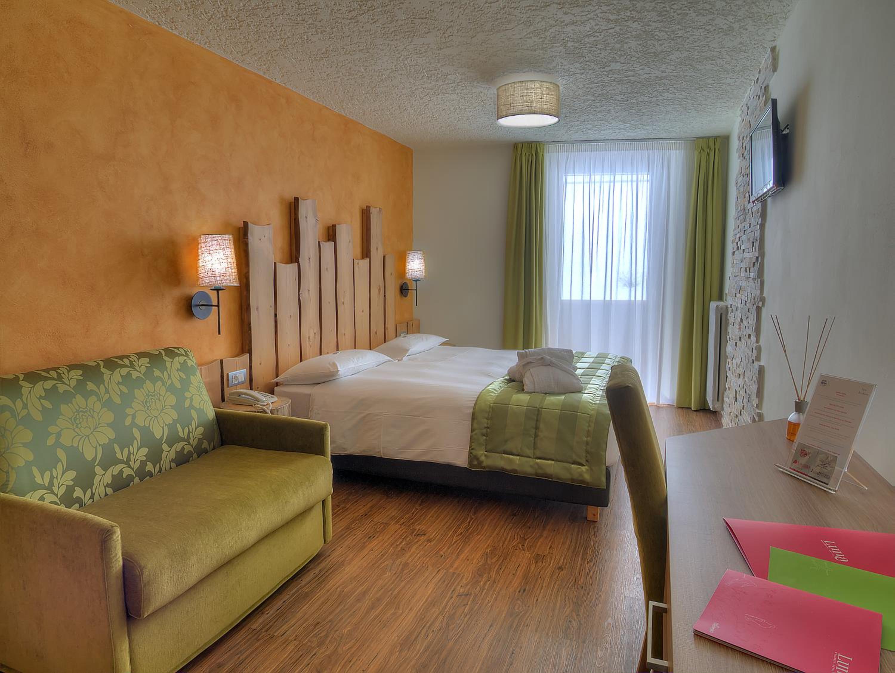 Quadruple Room with Bathroom - Photo 2