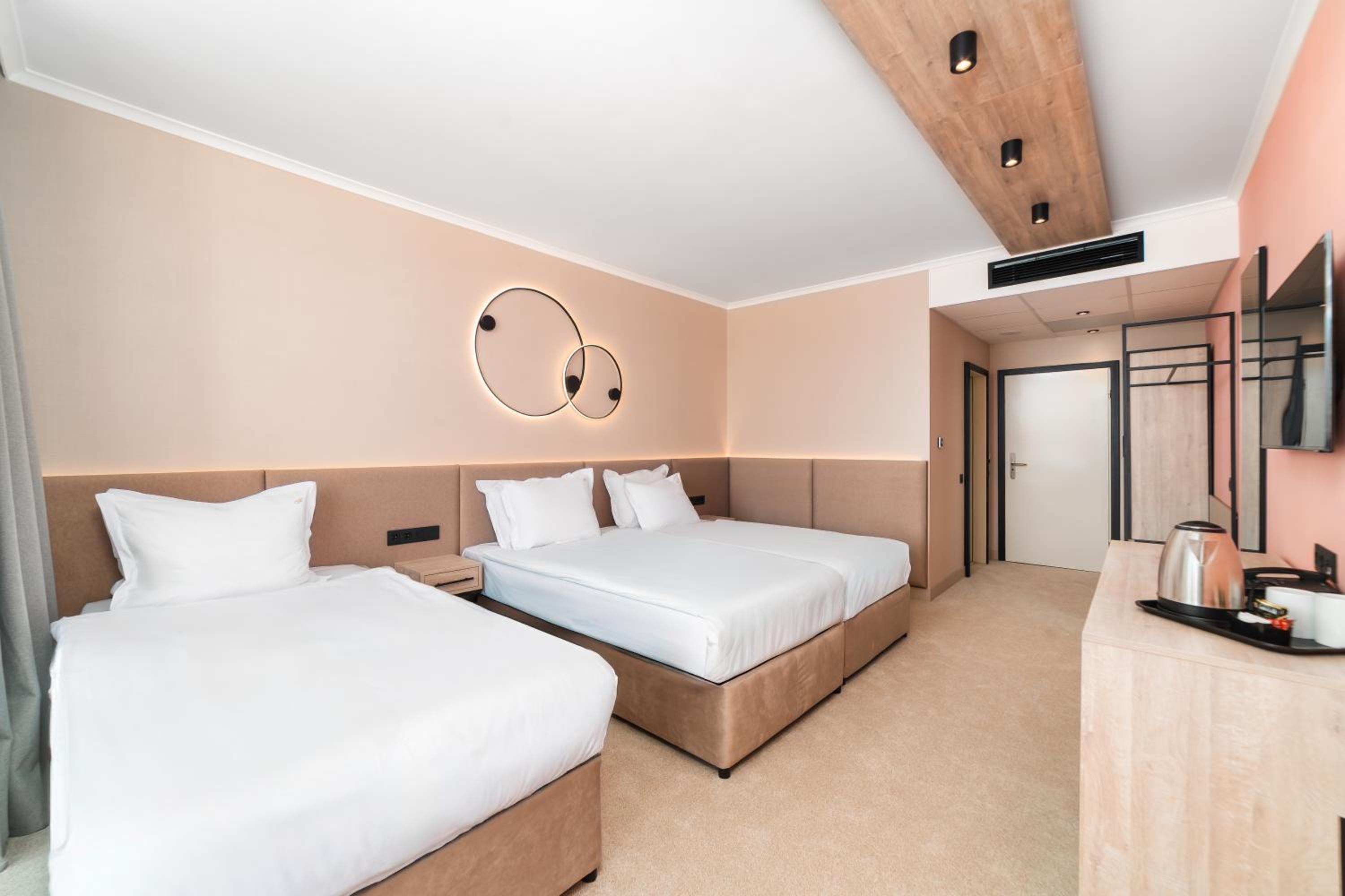 Deluxe Triple Room with City View