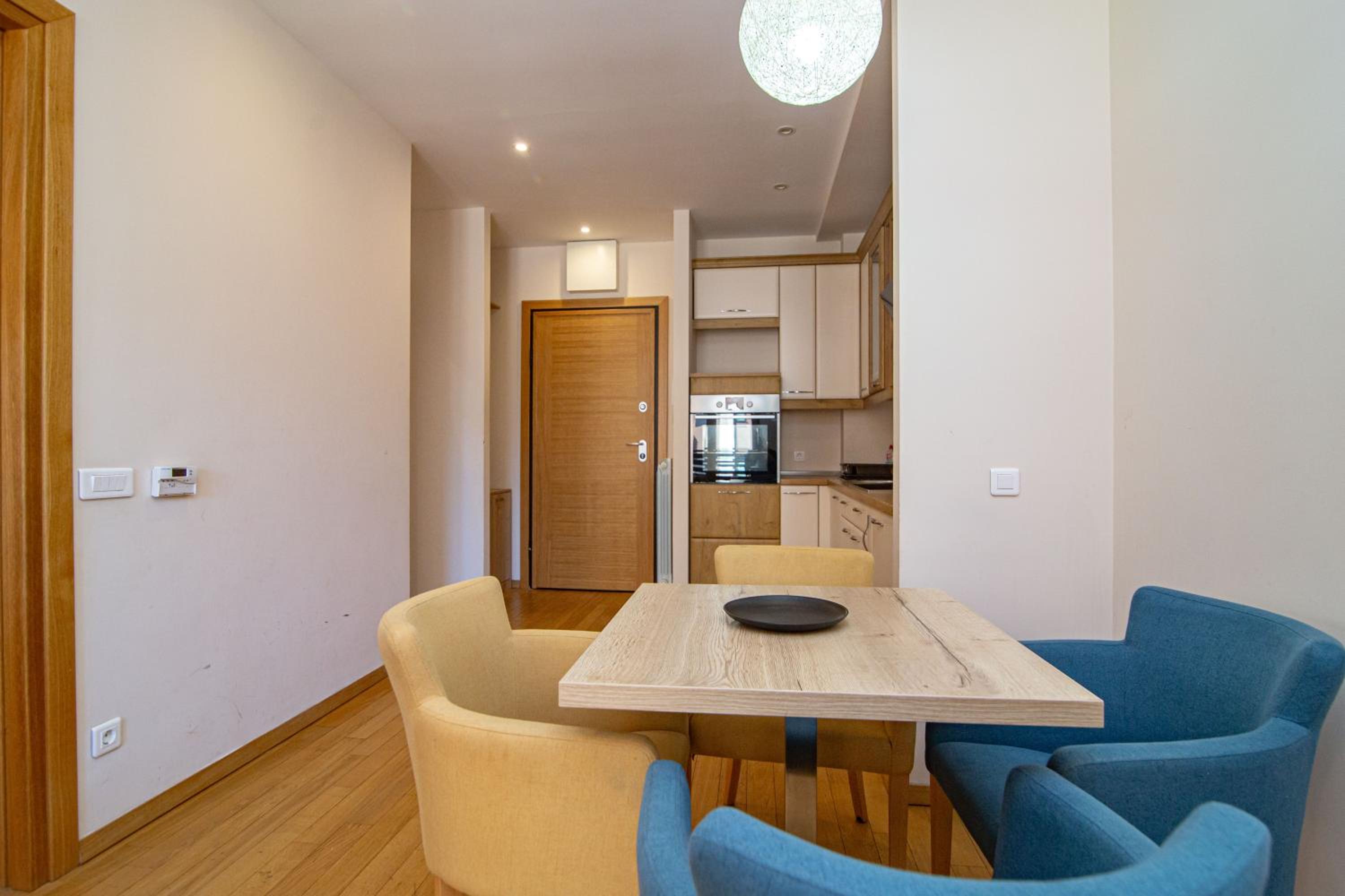 Apartment photo 2