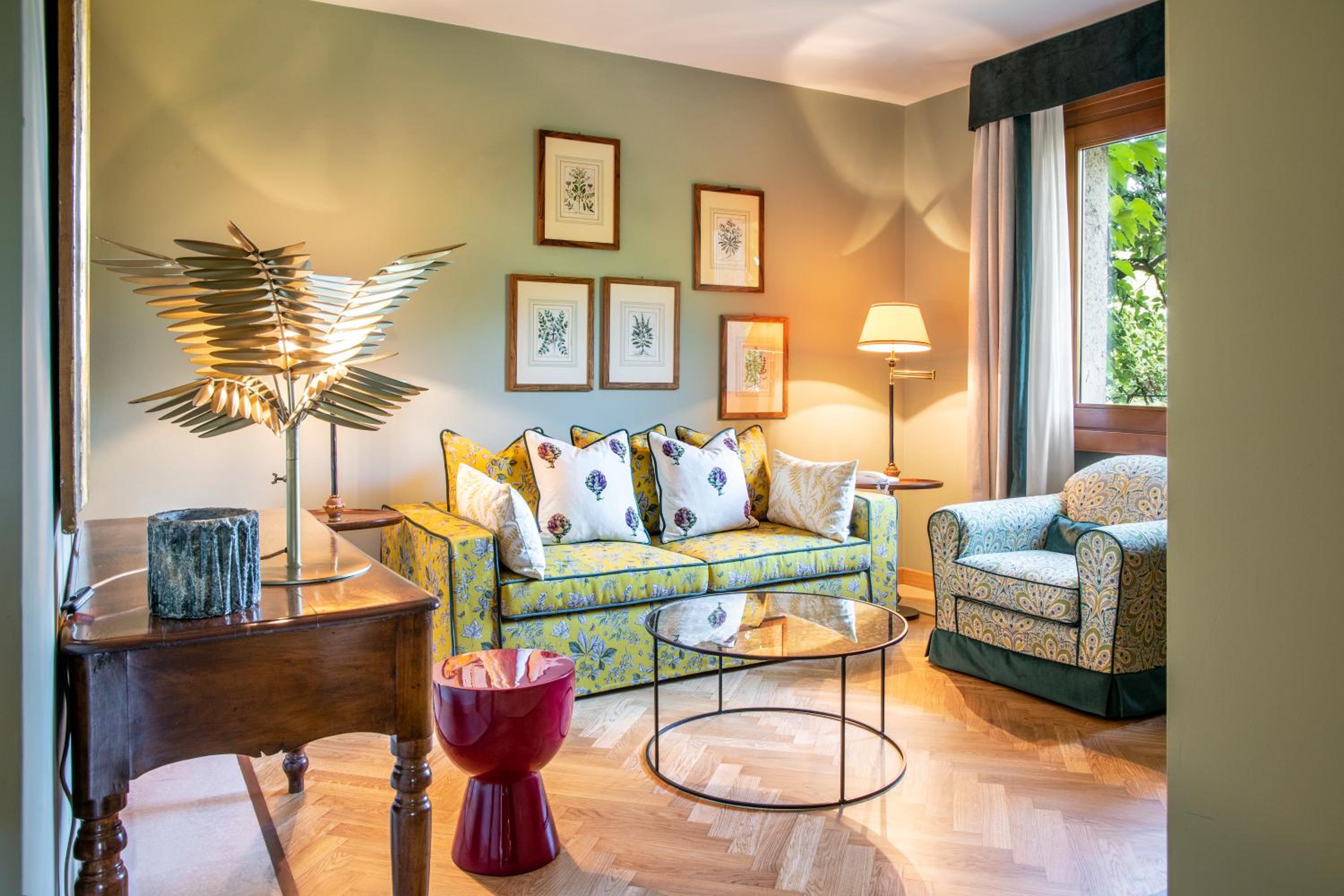 Deluxe Junior Suite - Photo 1