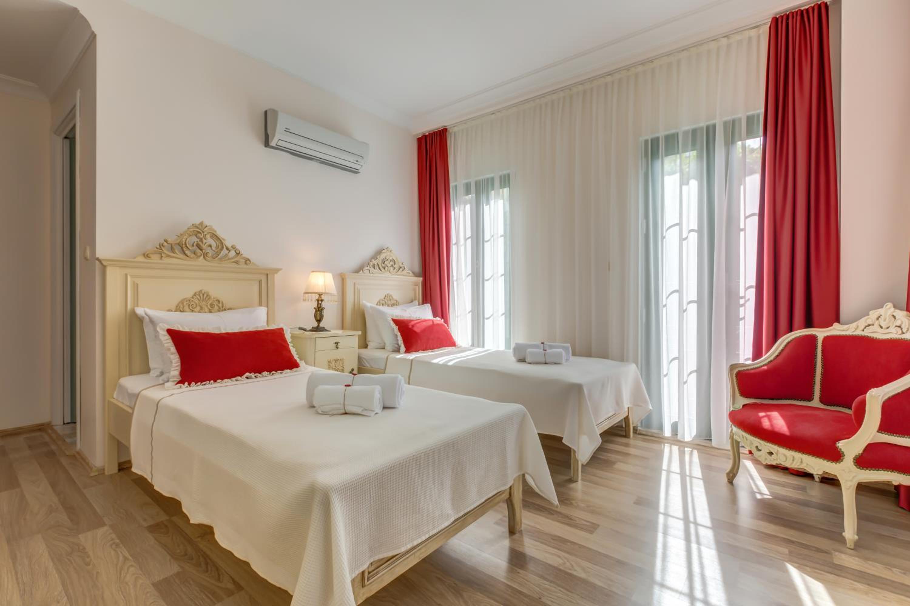 Standard Twin Room (Entrance)