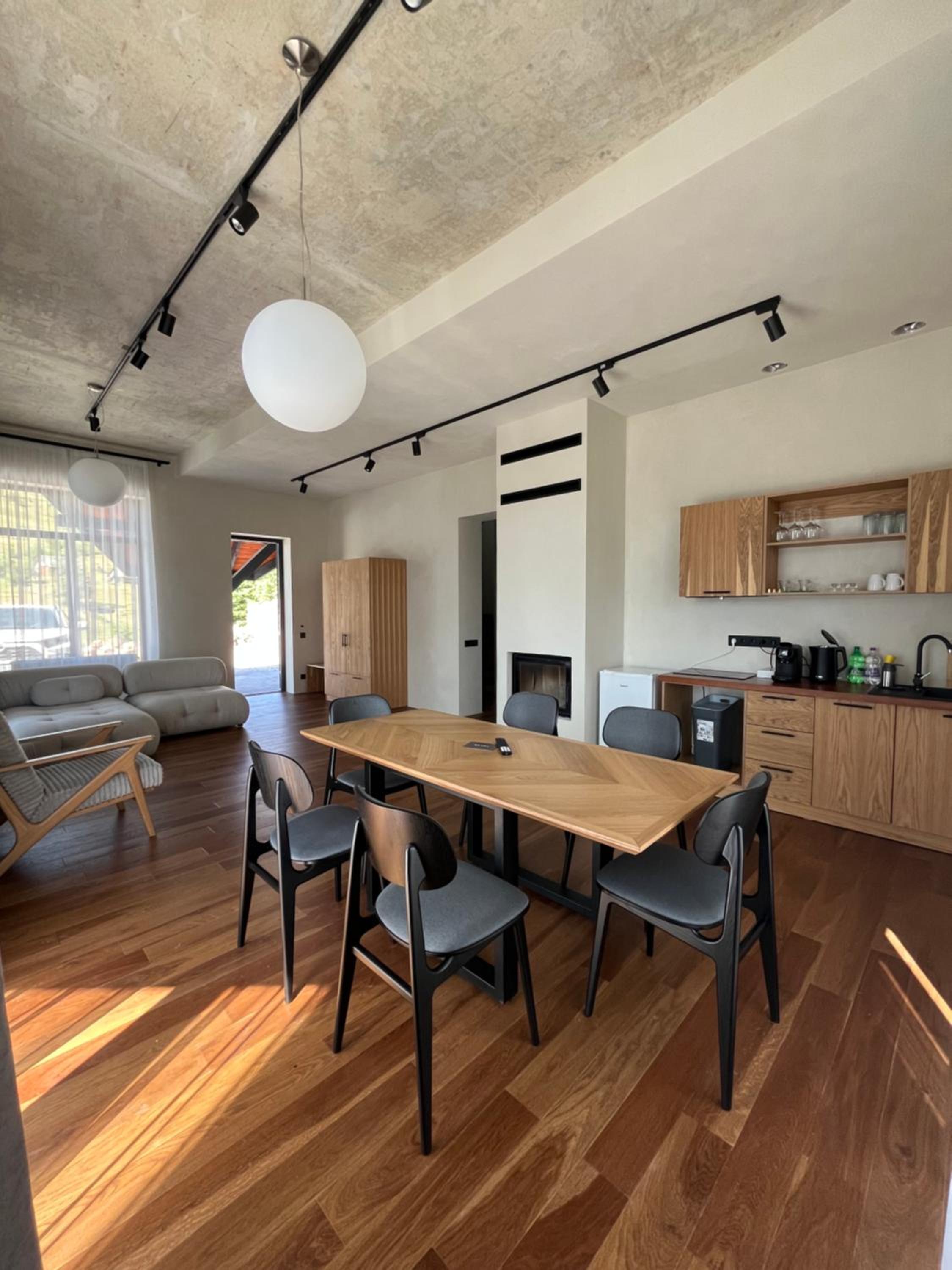 Three-Bedroom House photo 3