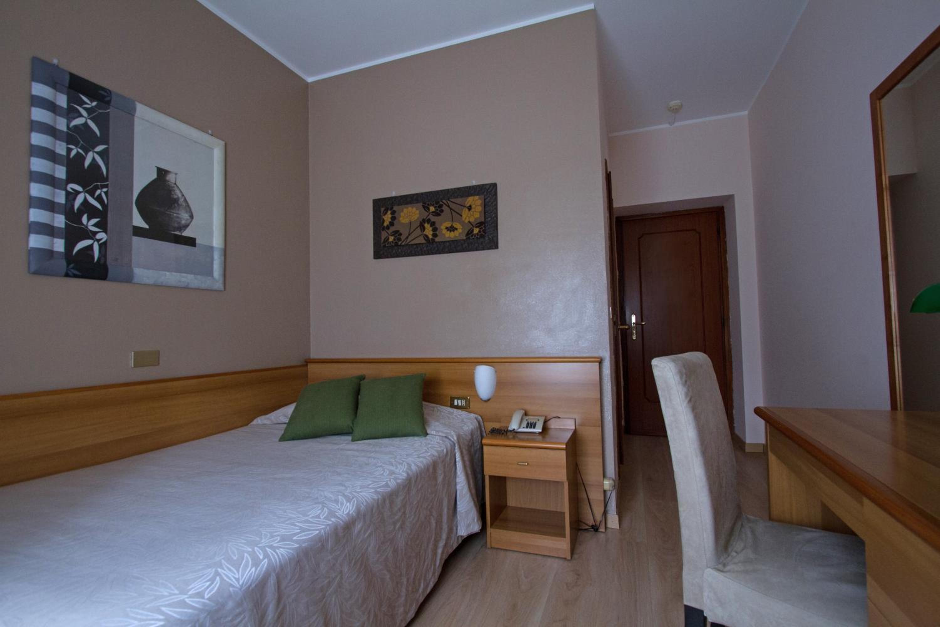 Single Room photo 1