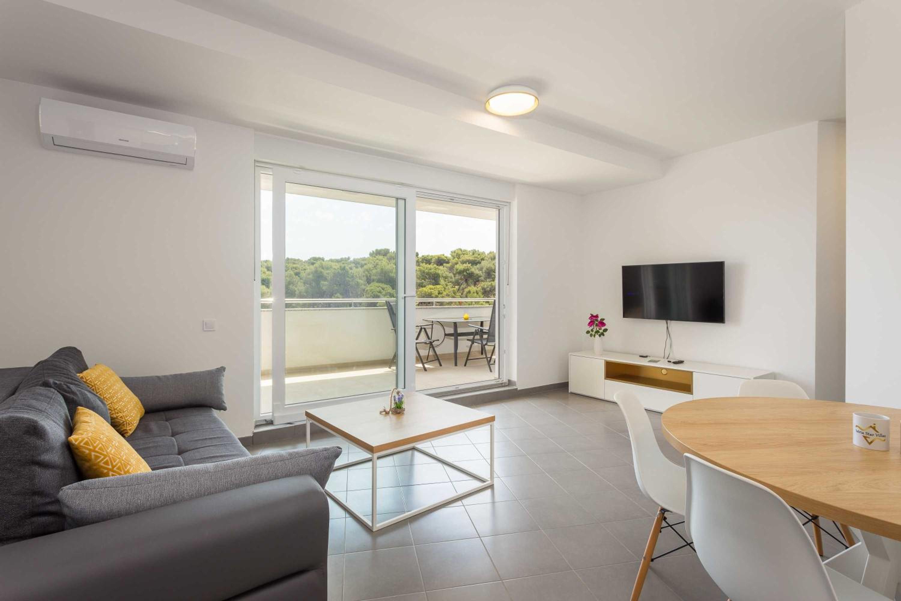 Two-Bedroom Apartment with Garden View photo 3