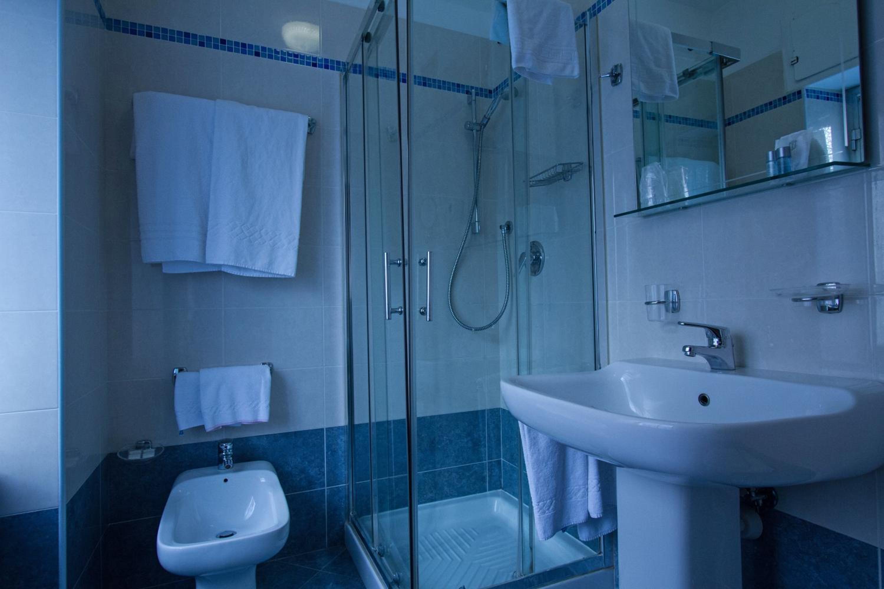 Double Room - Photo 4