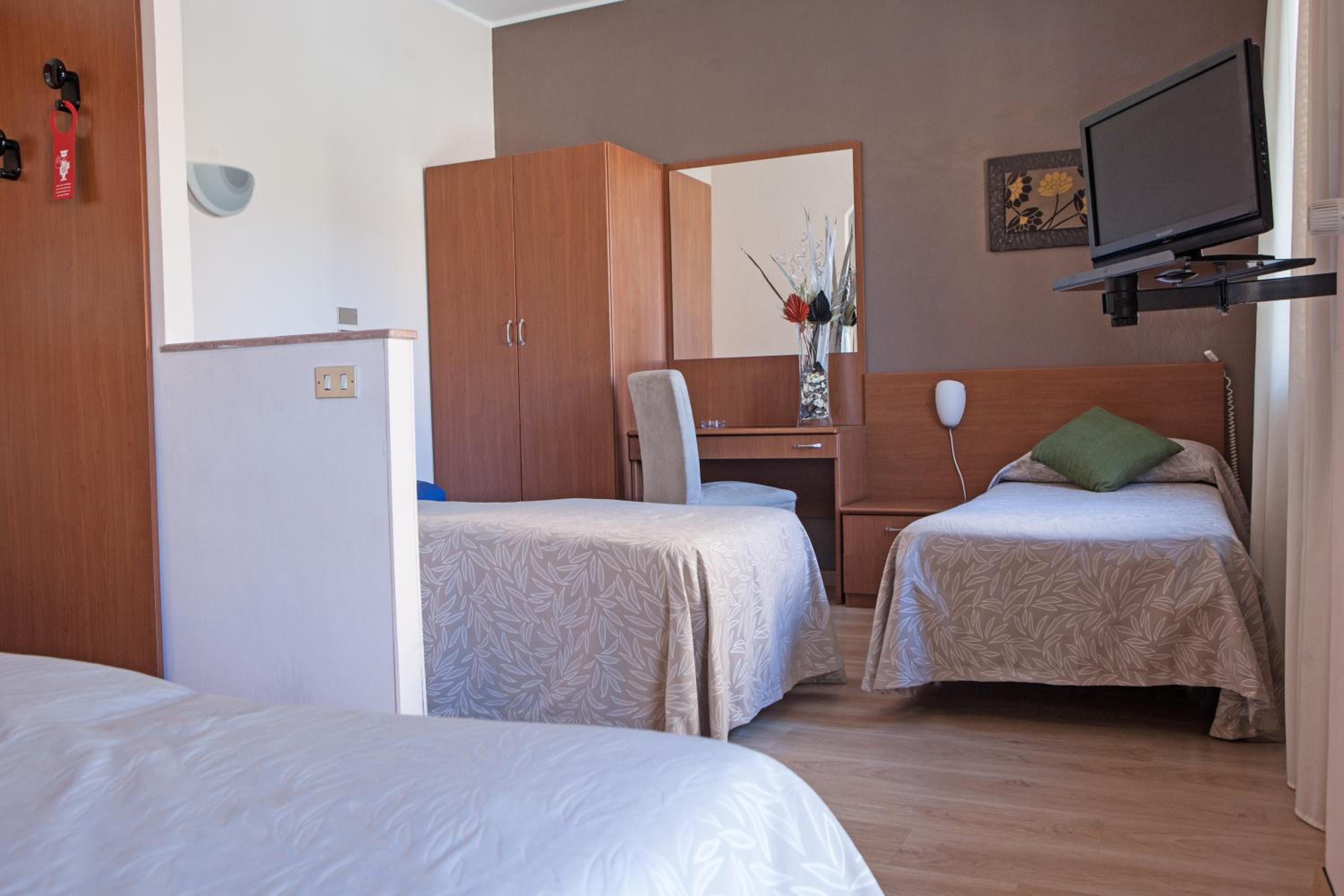 Triple Room - Photo 1